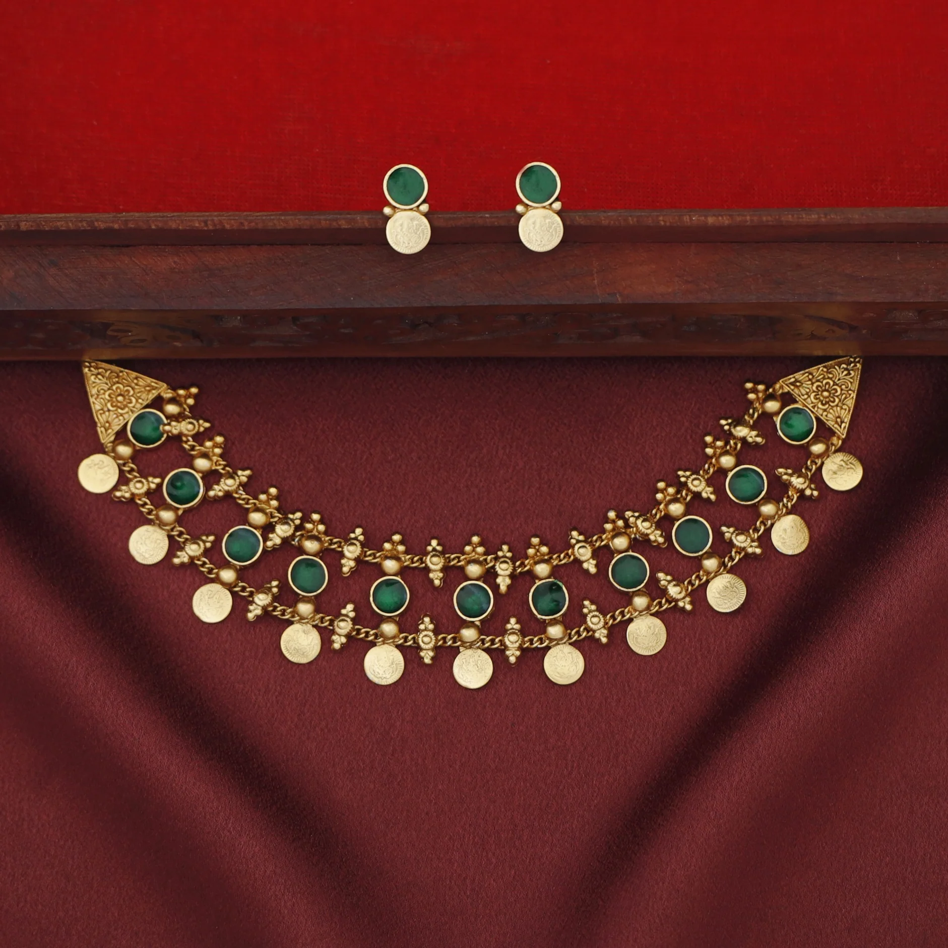 Jyotirmayee Mini Kashi Circle Enamel Choker With Earring - Image 2