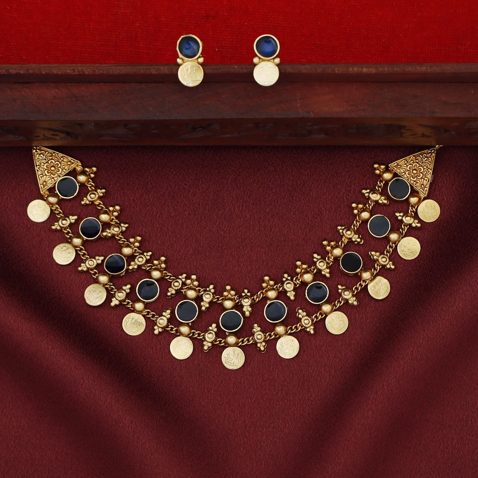 Jyotirmayee Mini Kashi Circle Enamel Choker With Earring - Image 4
