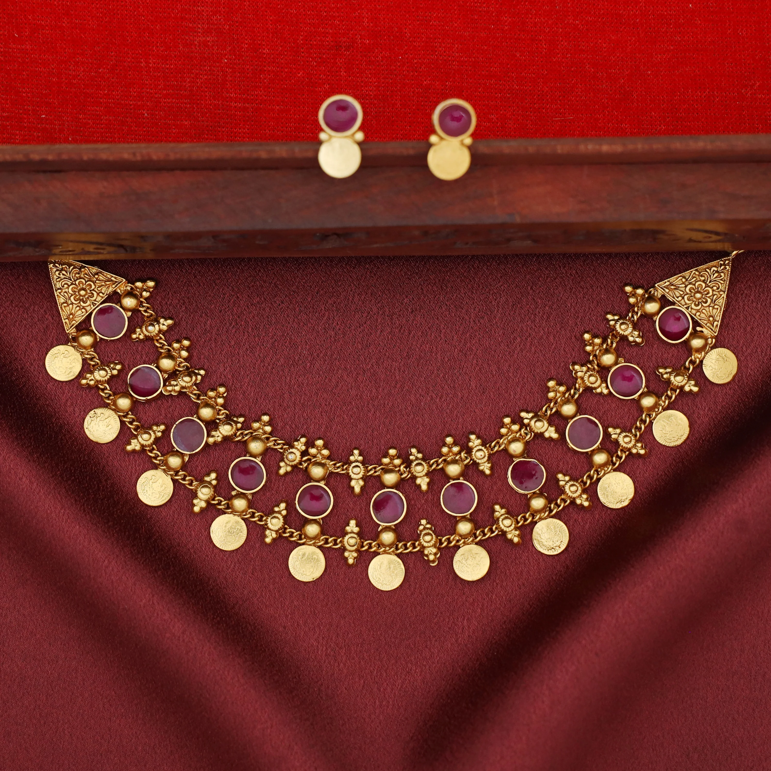 Jyotirmayee Mini Kashi Circle Enamel Choker With Earring - Image 5