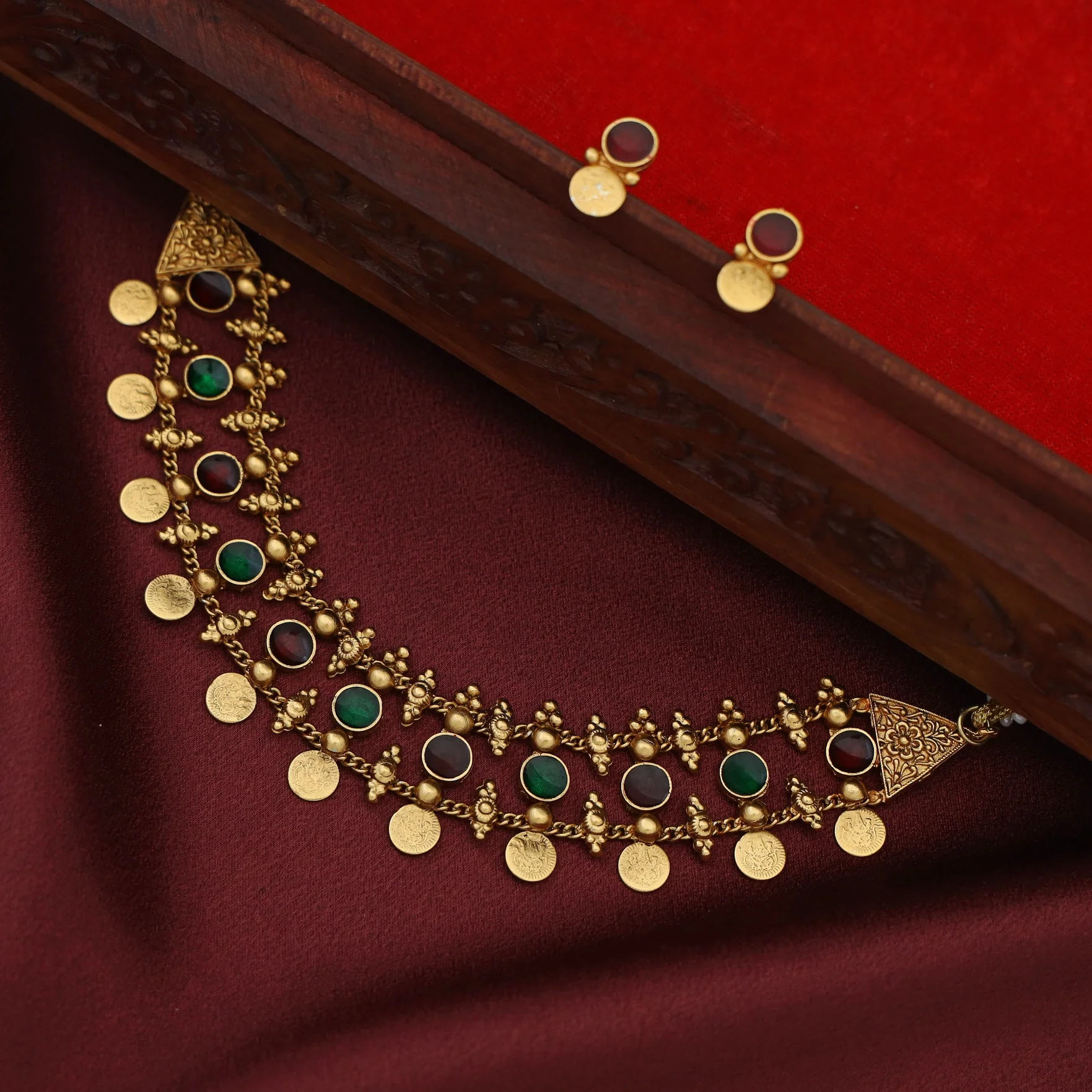 Jyotirmayee Mini Kashi Circle Enamel Choker With Earring - Image 7