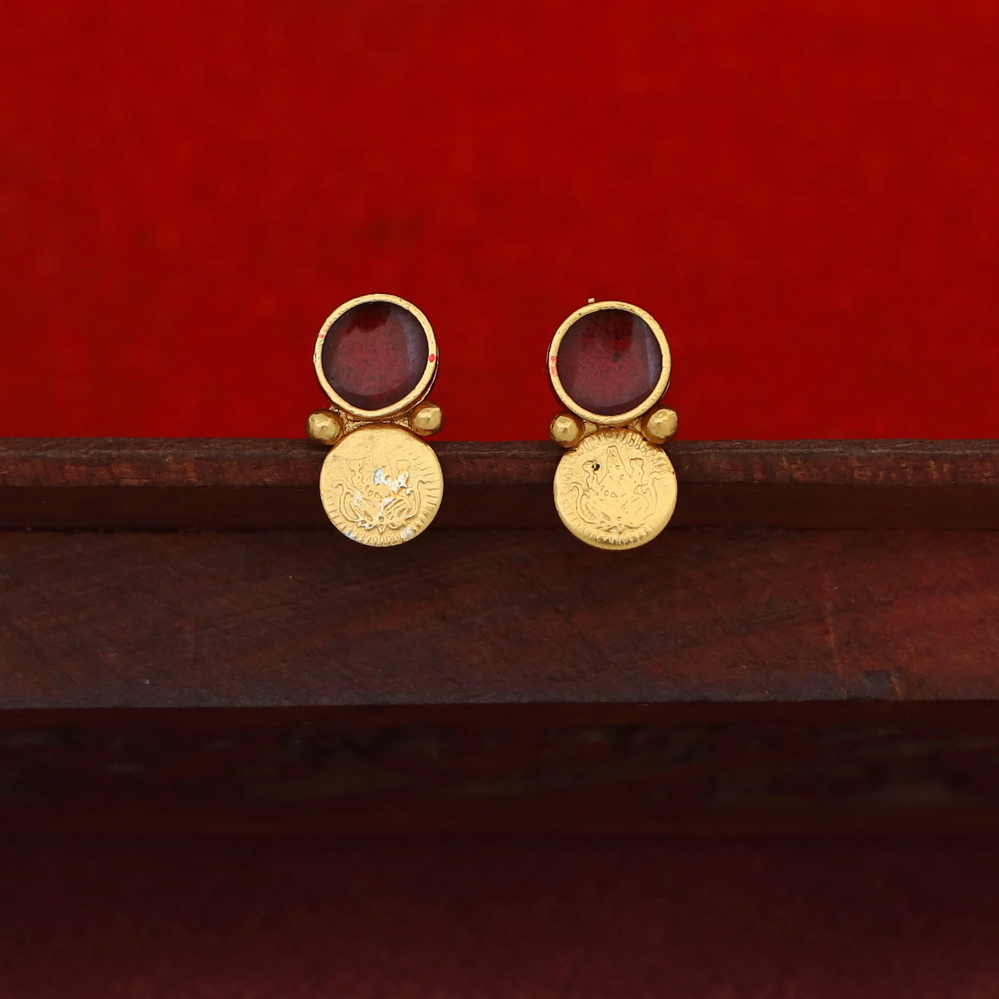 Jyotirmayee Mini Kashi Circle Enamel Choker With Earring - Image 8