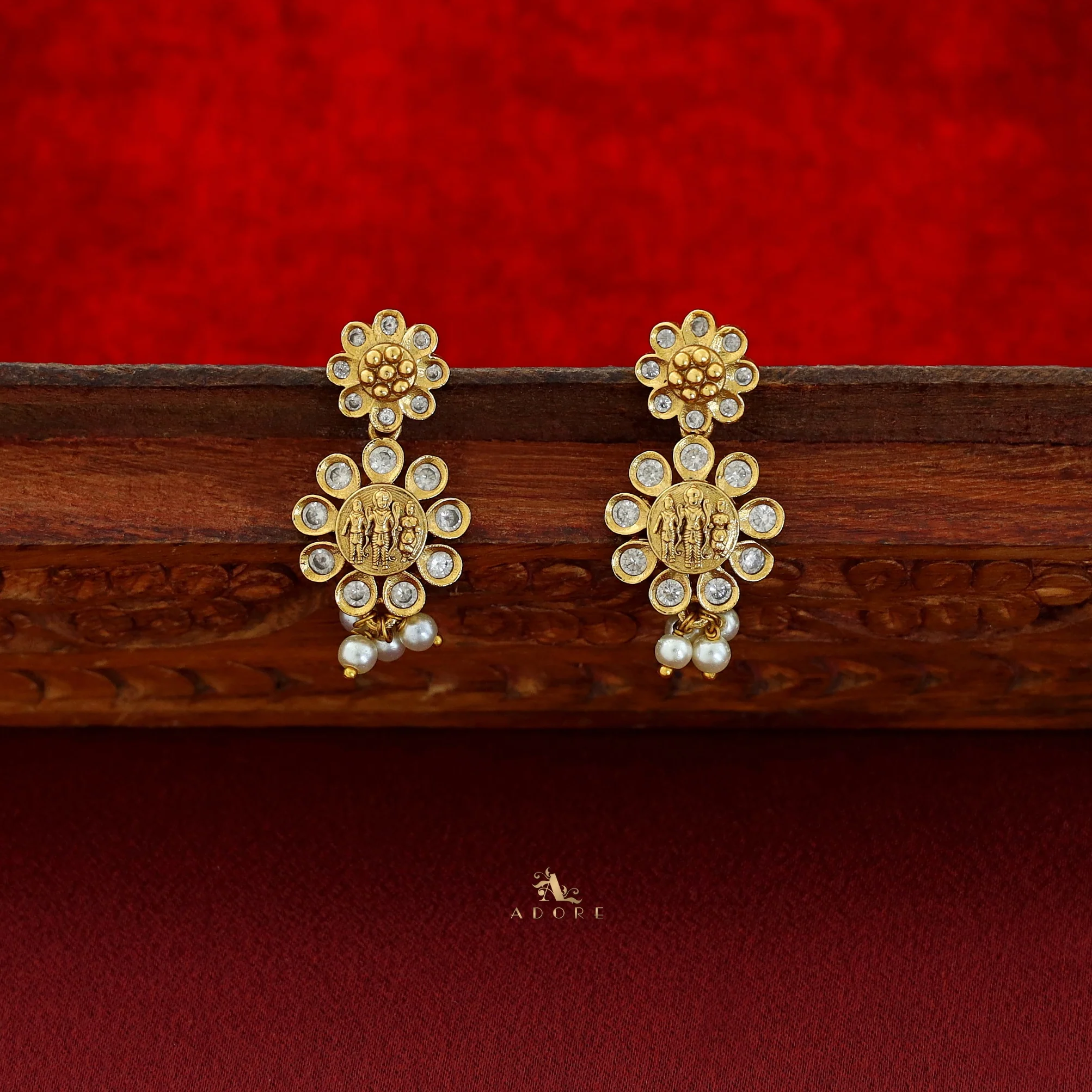 Kaashvi Floral Pearl Short Neckpiece With Earring - Image 5