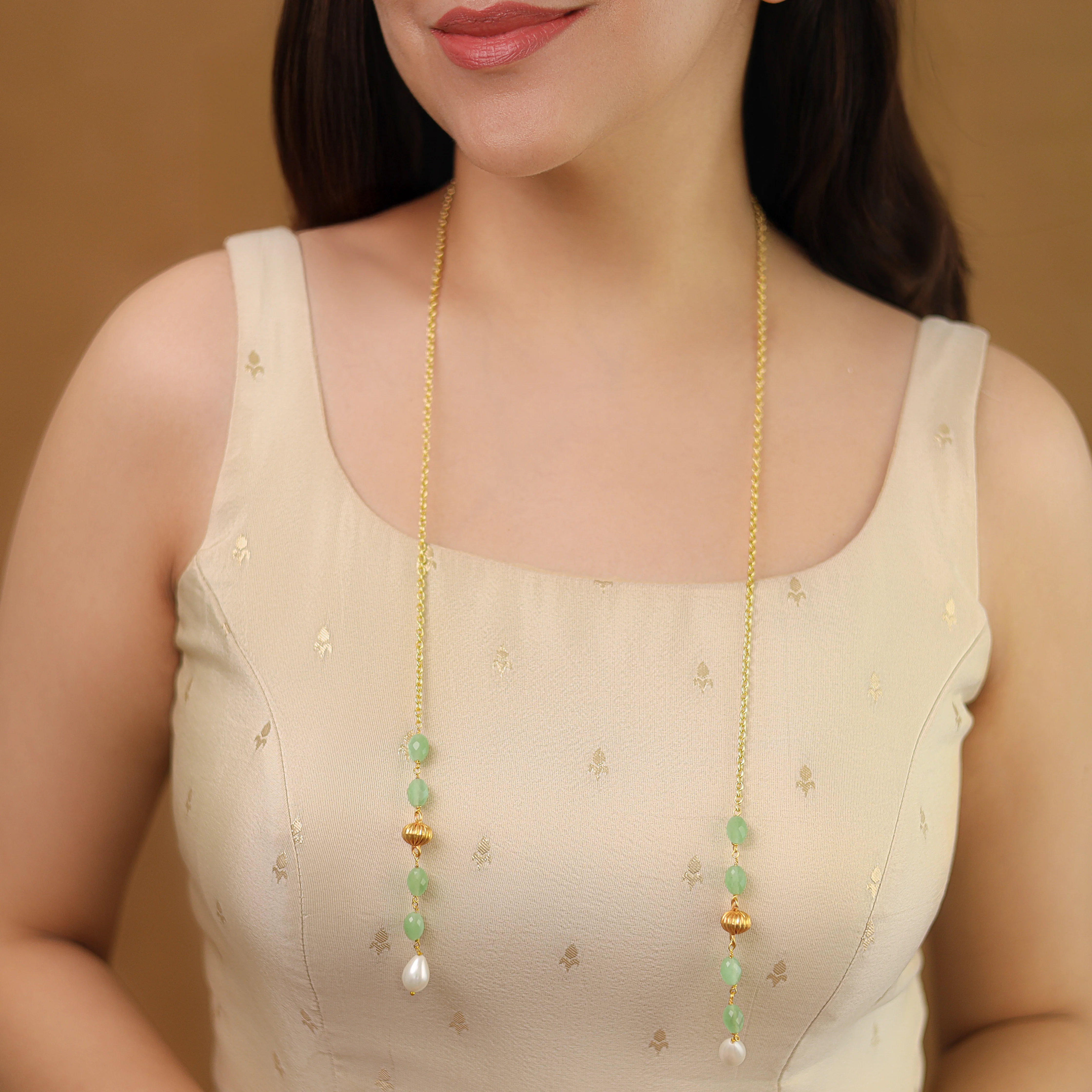 Kaira Golden Simple Chain Neckpiece - Image 5