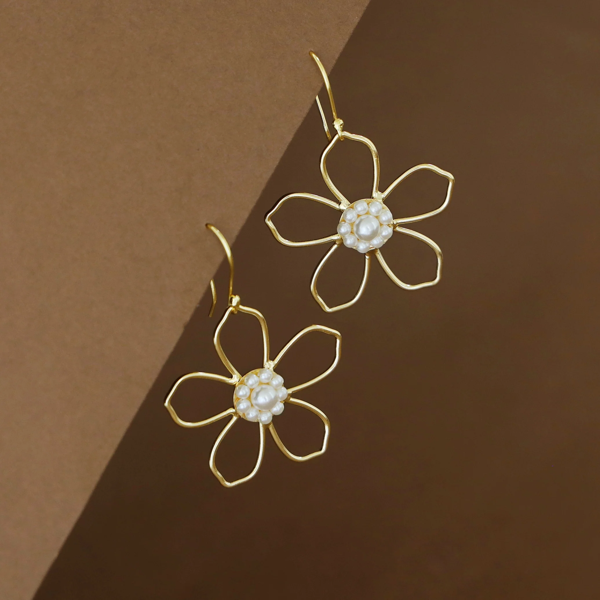 Kairo Golden Flower Pearl Drop - Image 2