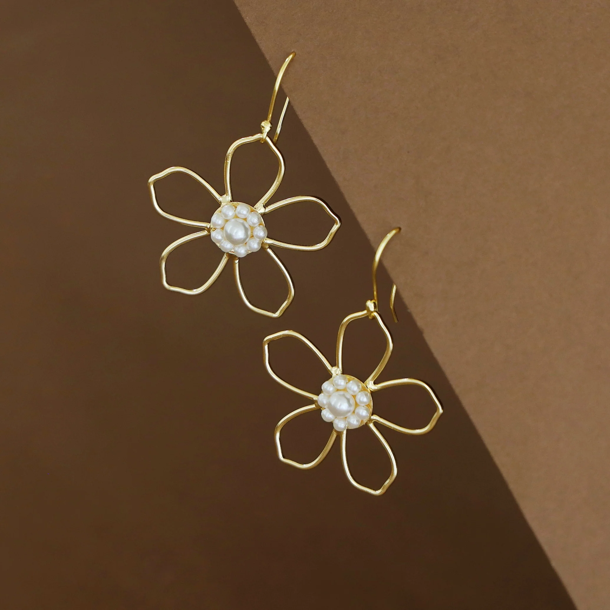 Kairo Golden Flower Pearl Drop - Image 3