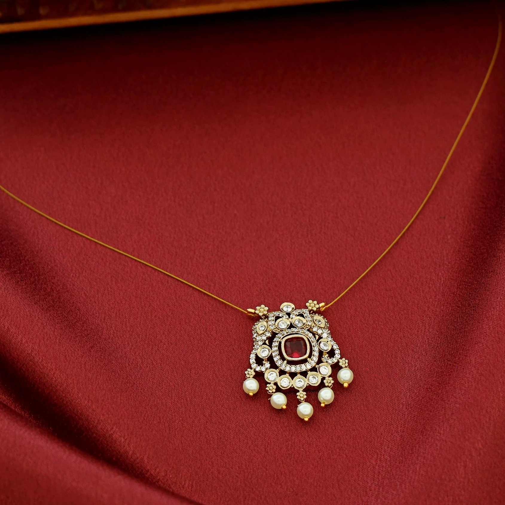 Kalyani Pearl Glossy String Neckpiece - Image 2