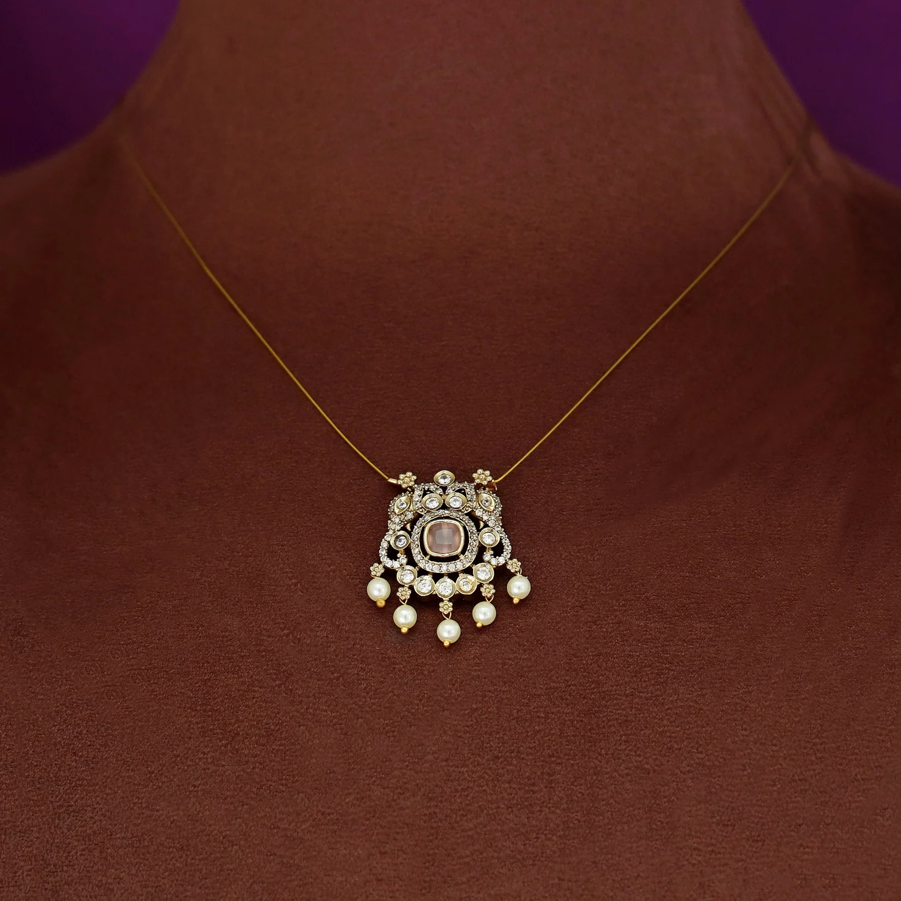 Kalyani Pearl Glossy String Neckpiece - Image 3