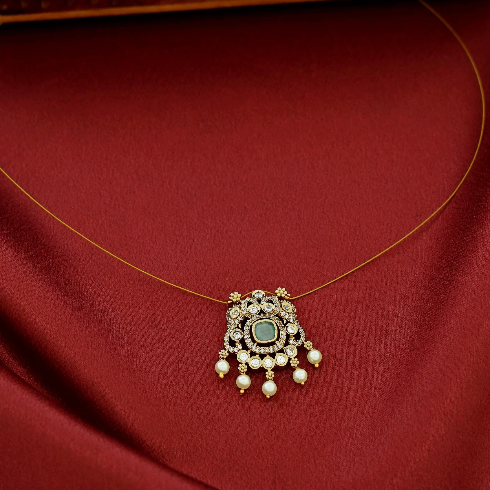 Kalyani Pearl Glossy String Neckpiece - Image 5