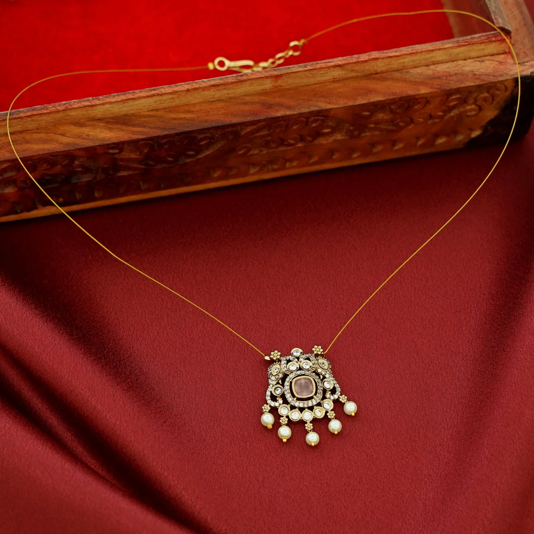 Kalyani Pearl Glossy String Neckpiece - Image 8
