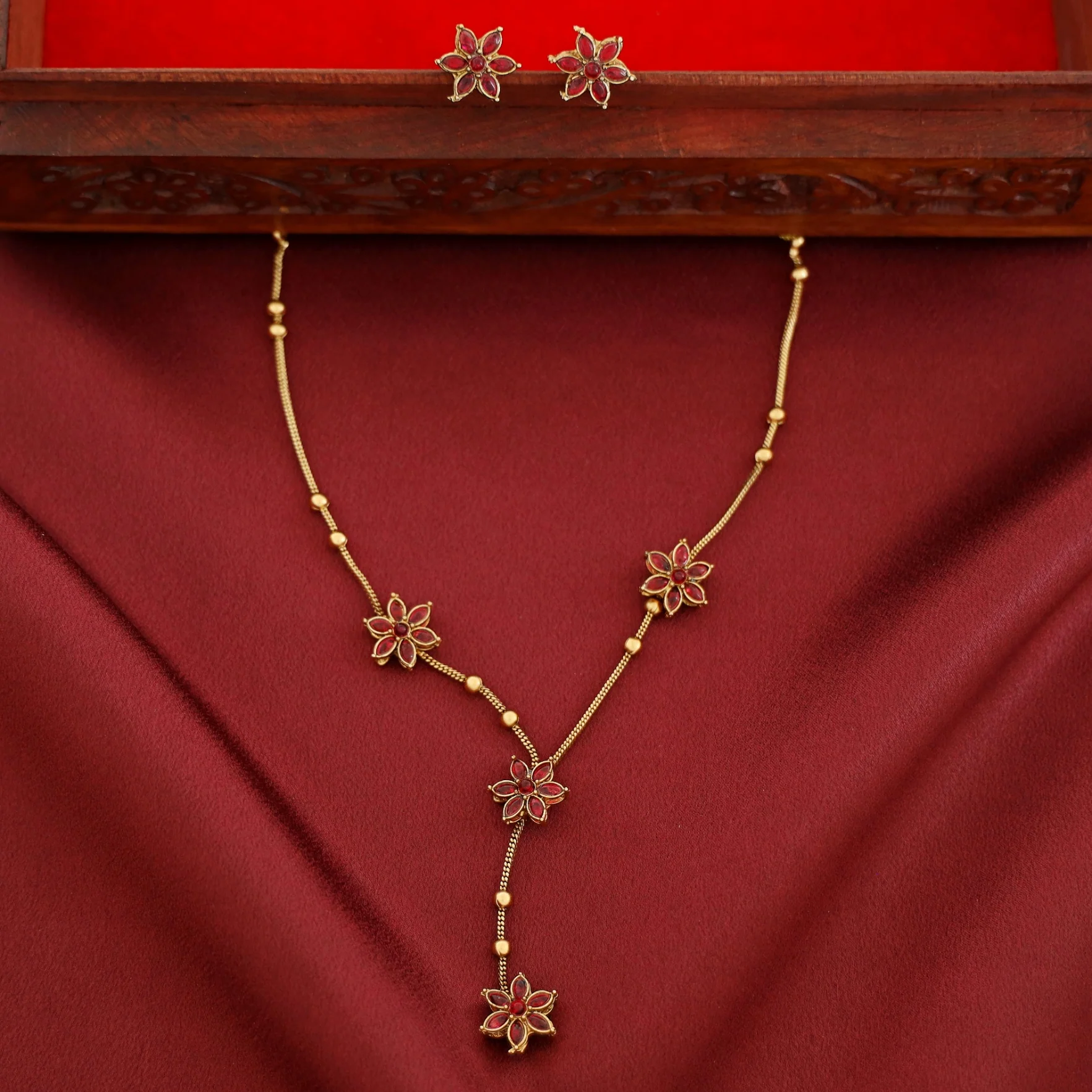 Kamala Tetra Flower Ball Neckpiece With Stud - Image 3