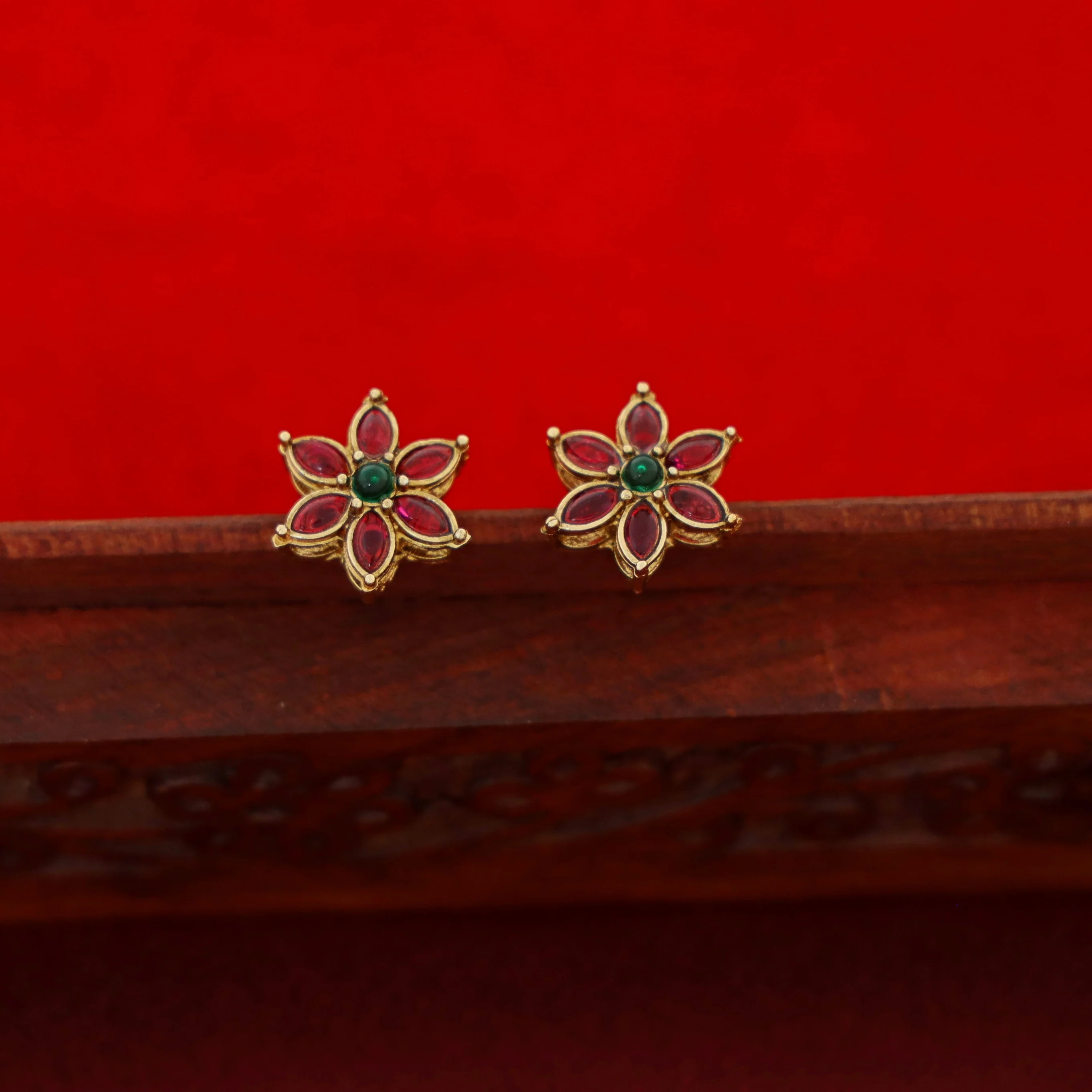Kamala Tetra Flower Ball Neckpiece With Stud - Image 6