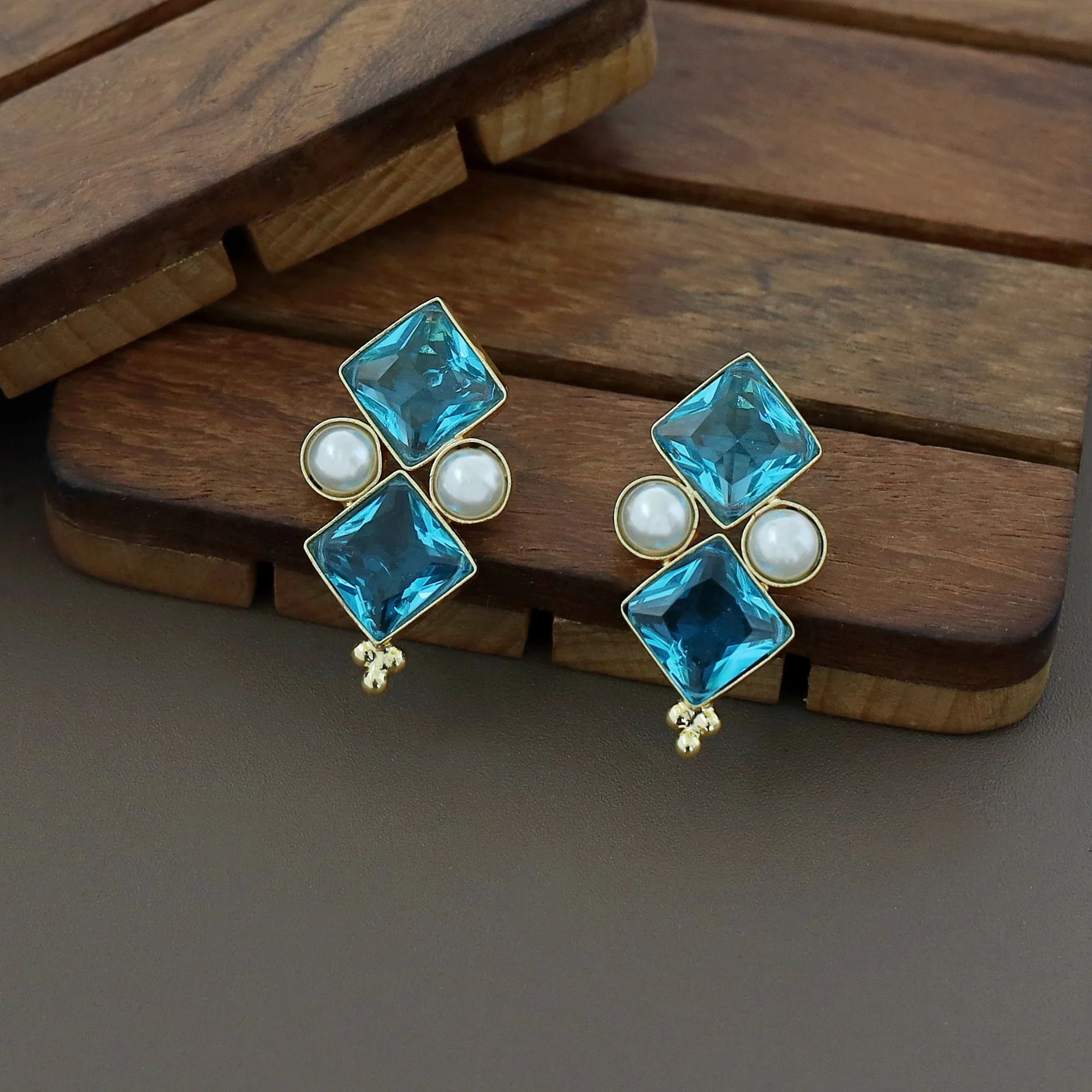 Kamalika Twin Circle Glossy With Pearl Earring - Image 3