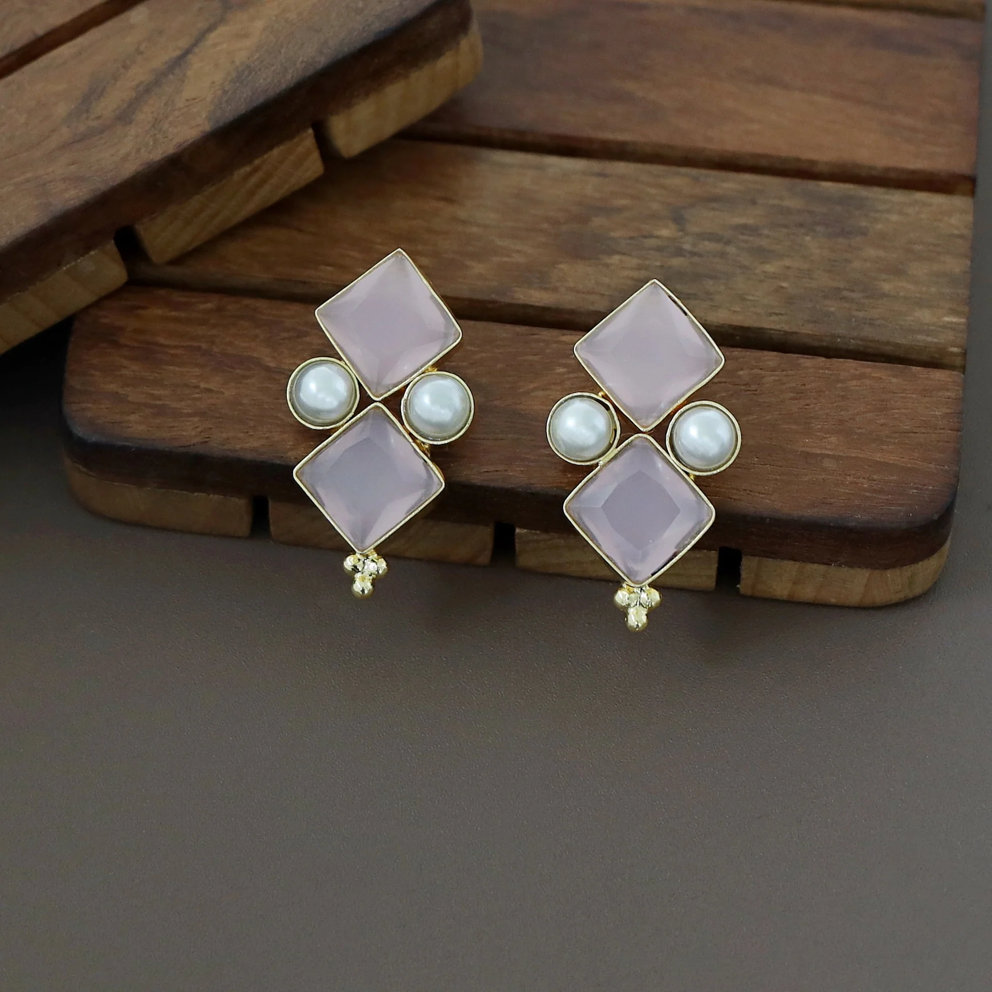 Kamalika Twin Circle Glossy With Pearl Earring - Image 4
