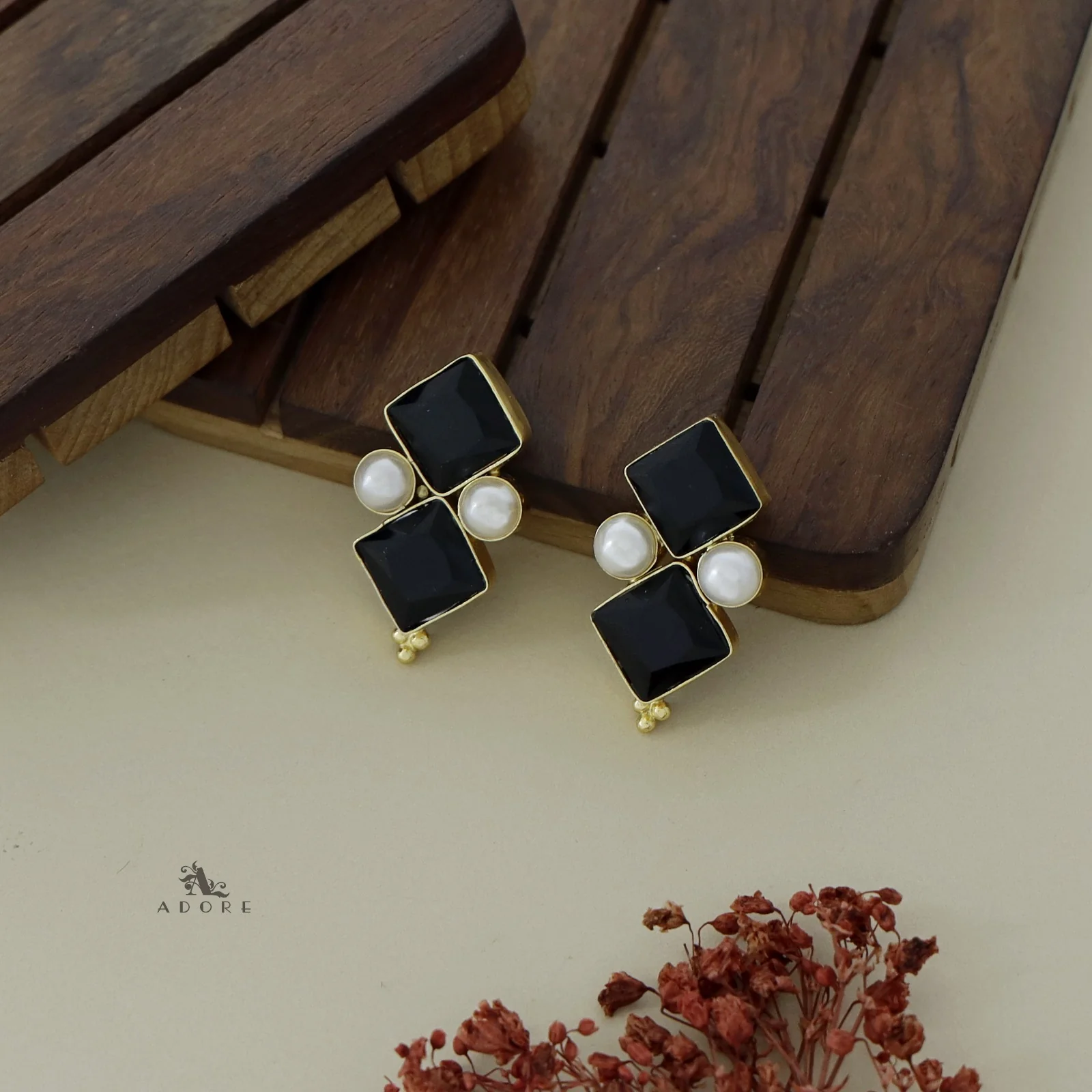 Kamalika Twin Circle Glossy With Pearl Earring - Image 9