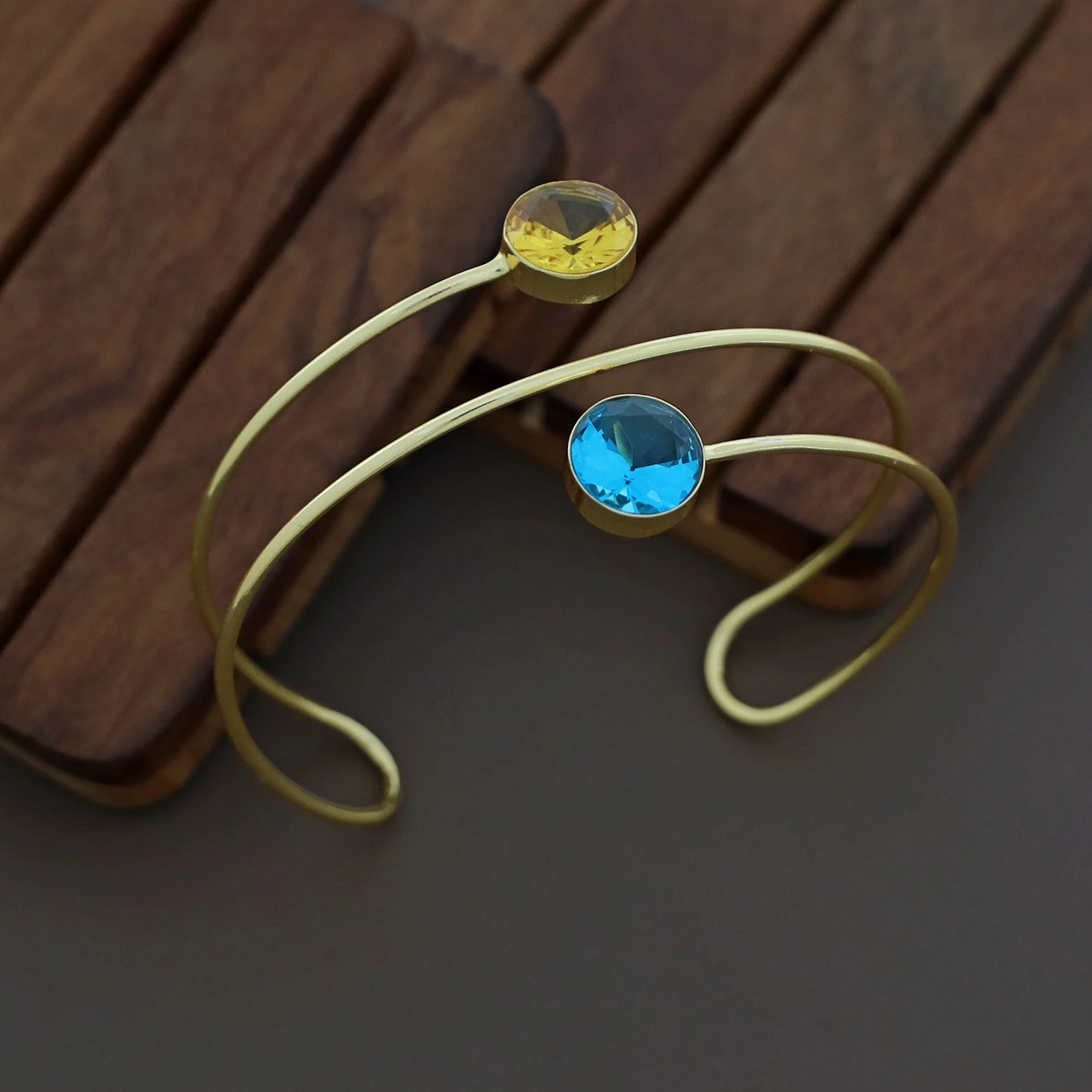 Kaniha Golden Glossy Stone Bangle - Image 11