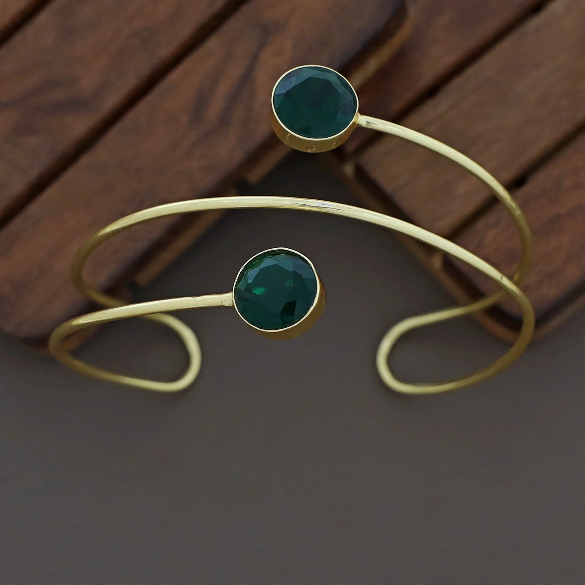 Kaniha Golden Glossy Stone Bangle - Image 3