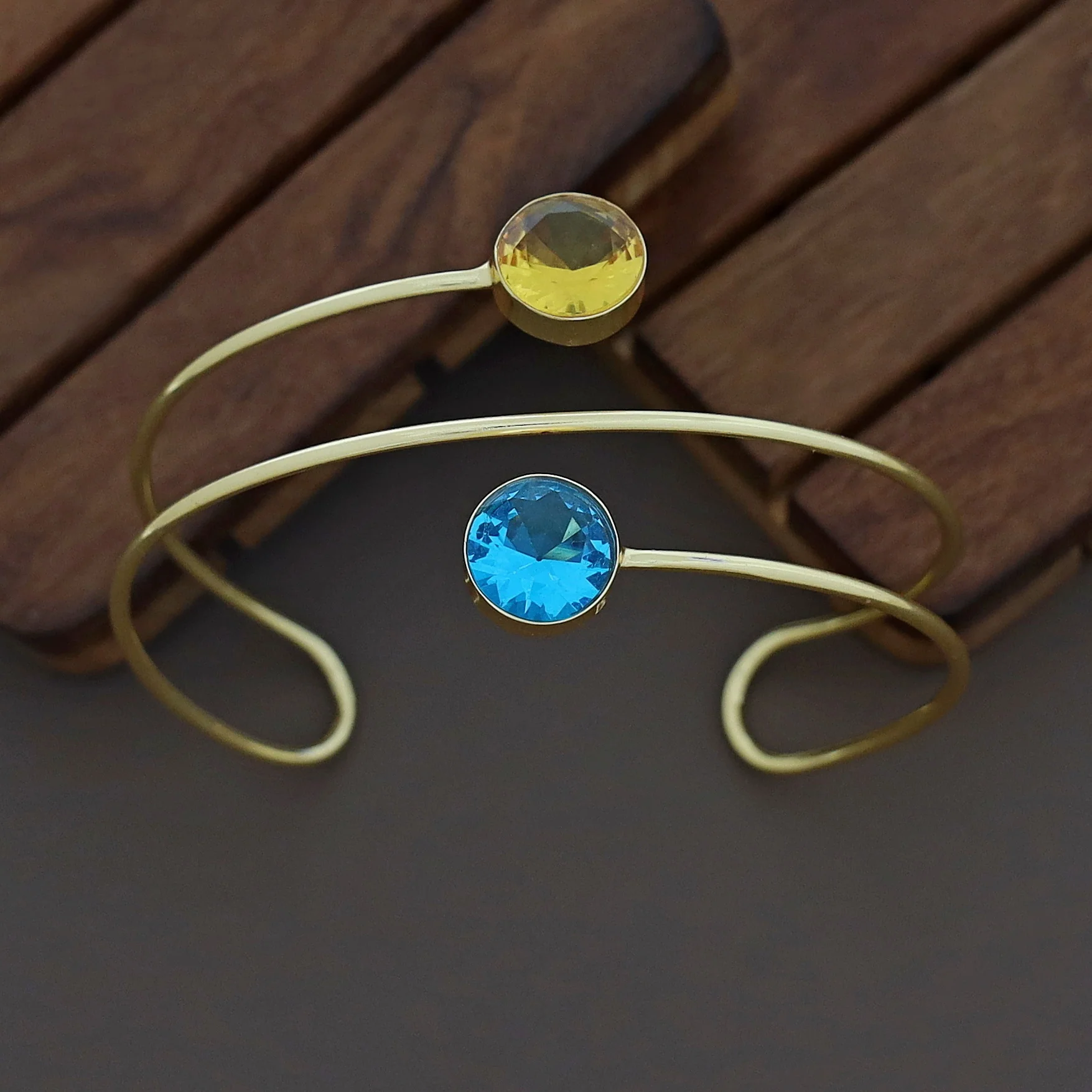 Kaniha Golden Glossy Stone Bangle - Image 8