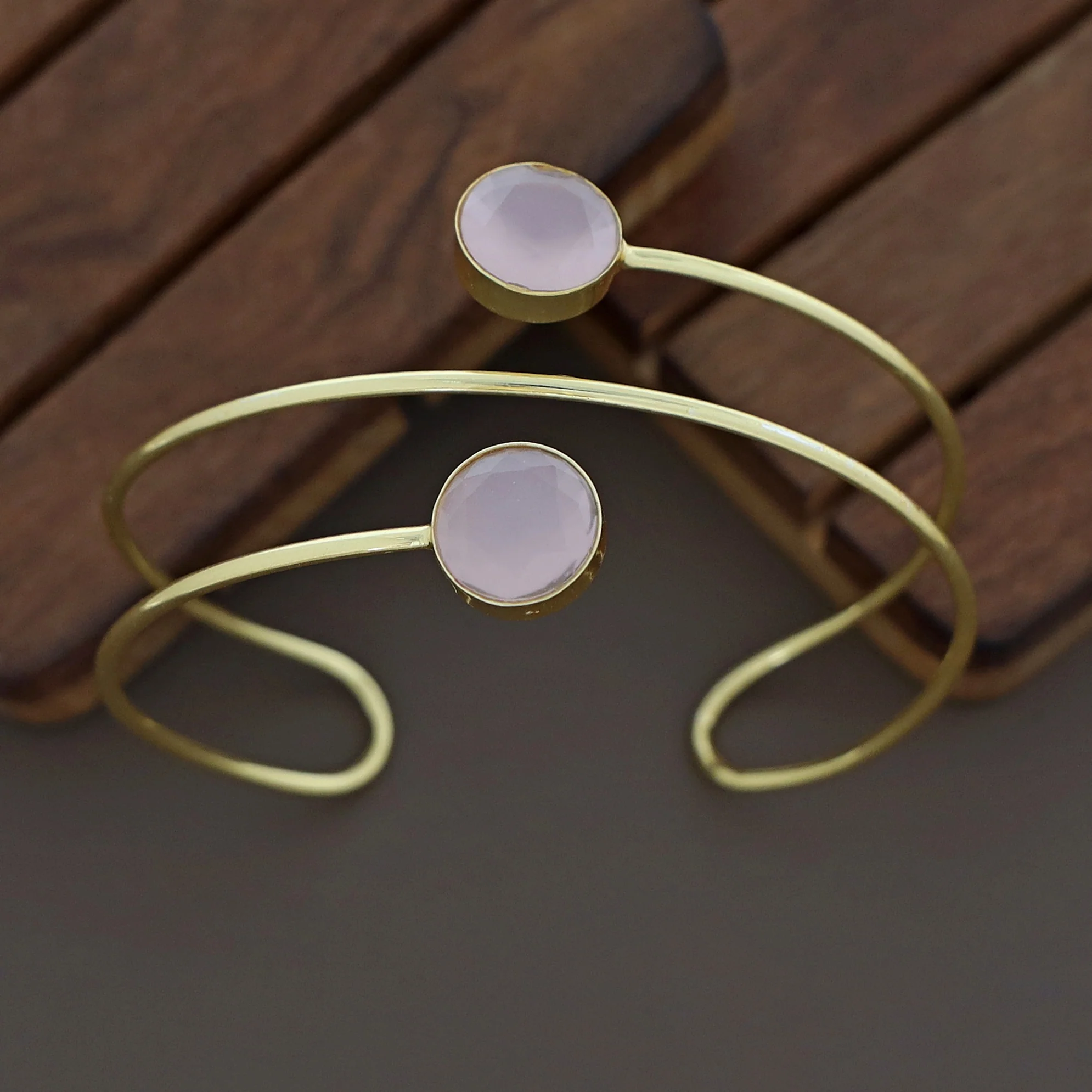 Kaniha Golden Glossy Stone Bangle - Image 9