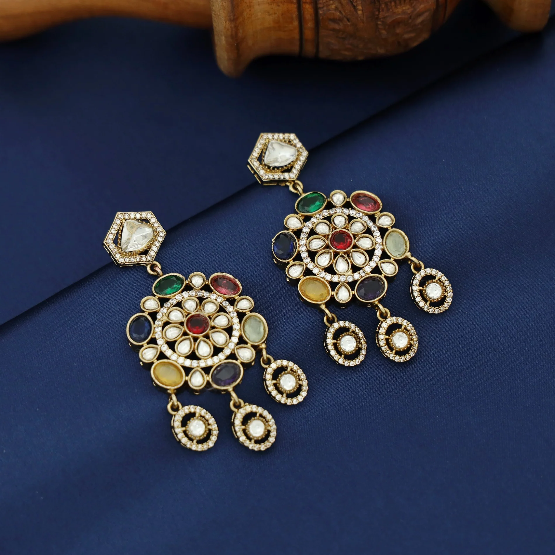 Kanya Kundan Glossy Stone Floral Earring - Image 4