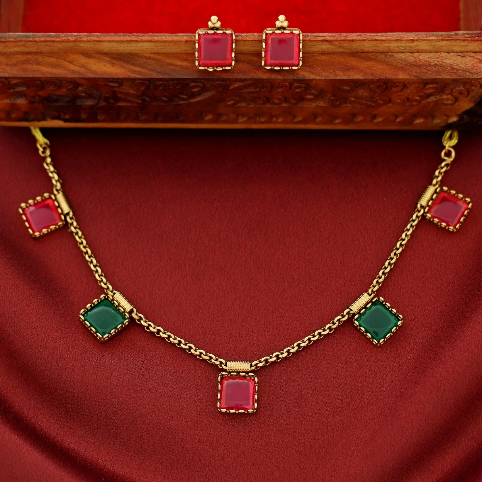 Kareena 5 Kemp Stone Short Neckpiece With Stud - Image 2