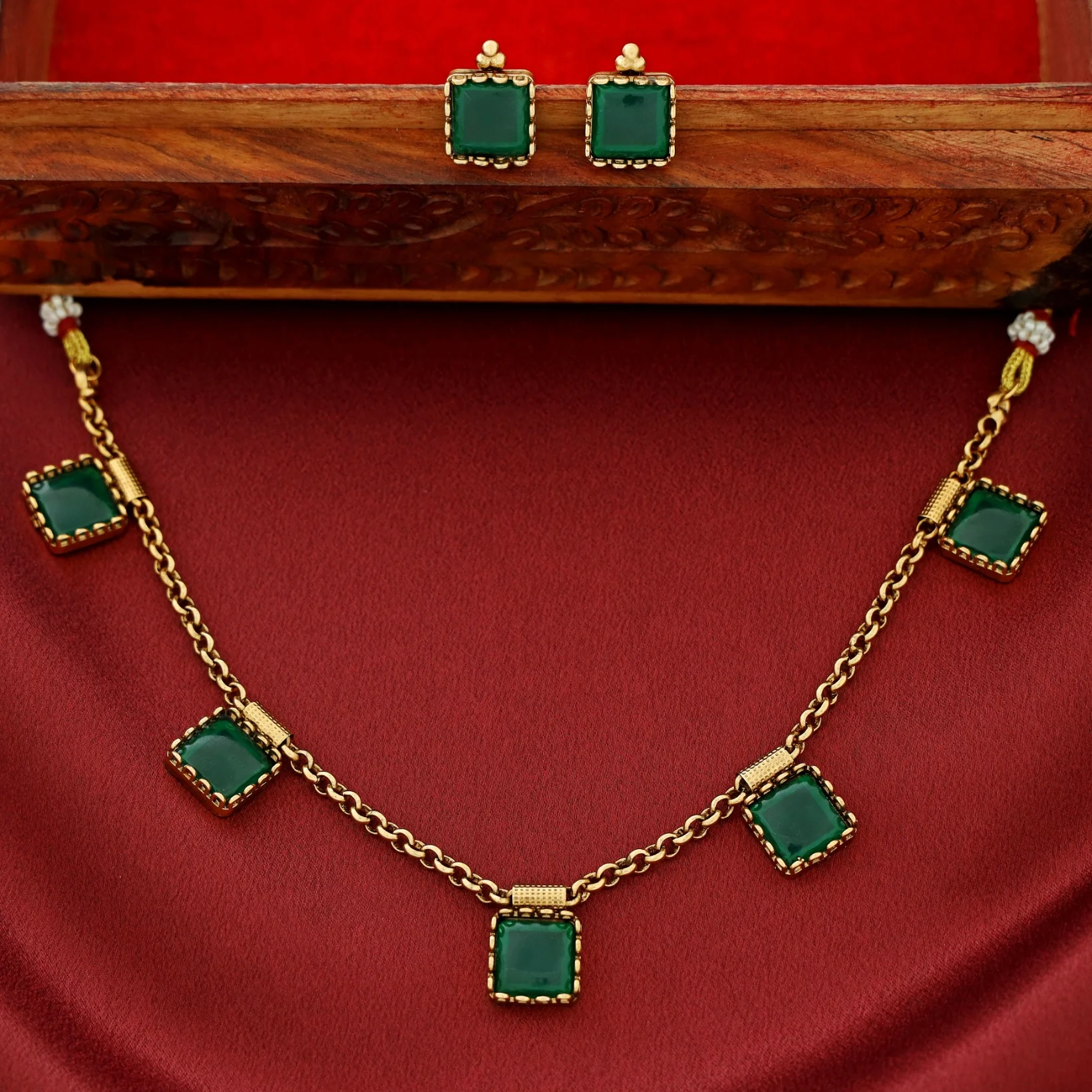 Kareena 5 Kemp Stone Short Neckpiece With Stud - Image 3