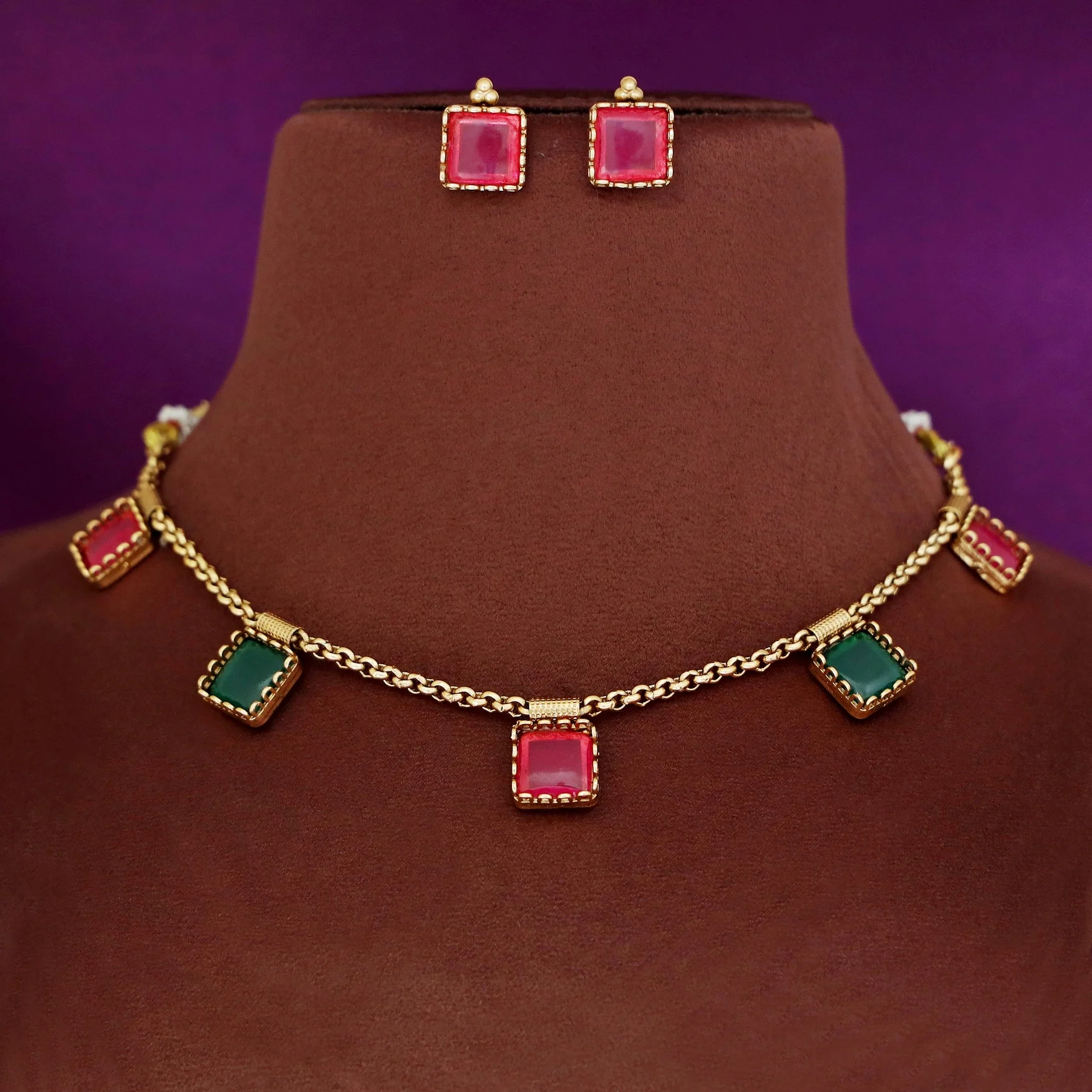 Kareena 5 Kemp Stone Short Neckpiece With Stud - Image 5