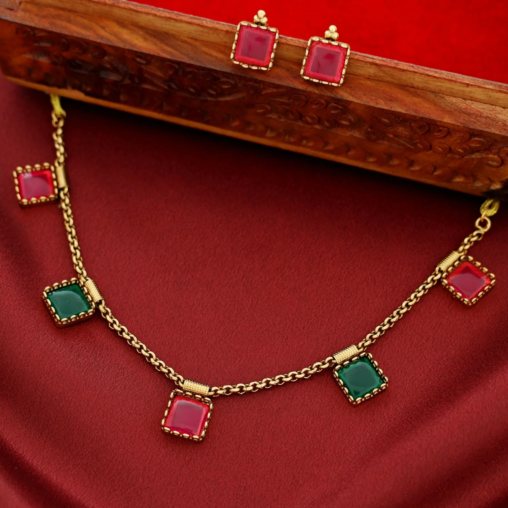 Kareena 5 Kemp Stone Short Neckpiece With Stud - Image 6