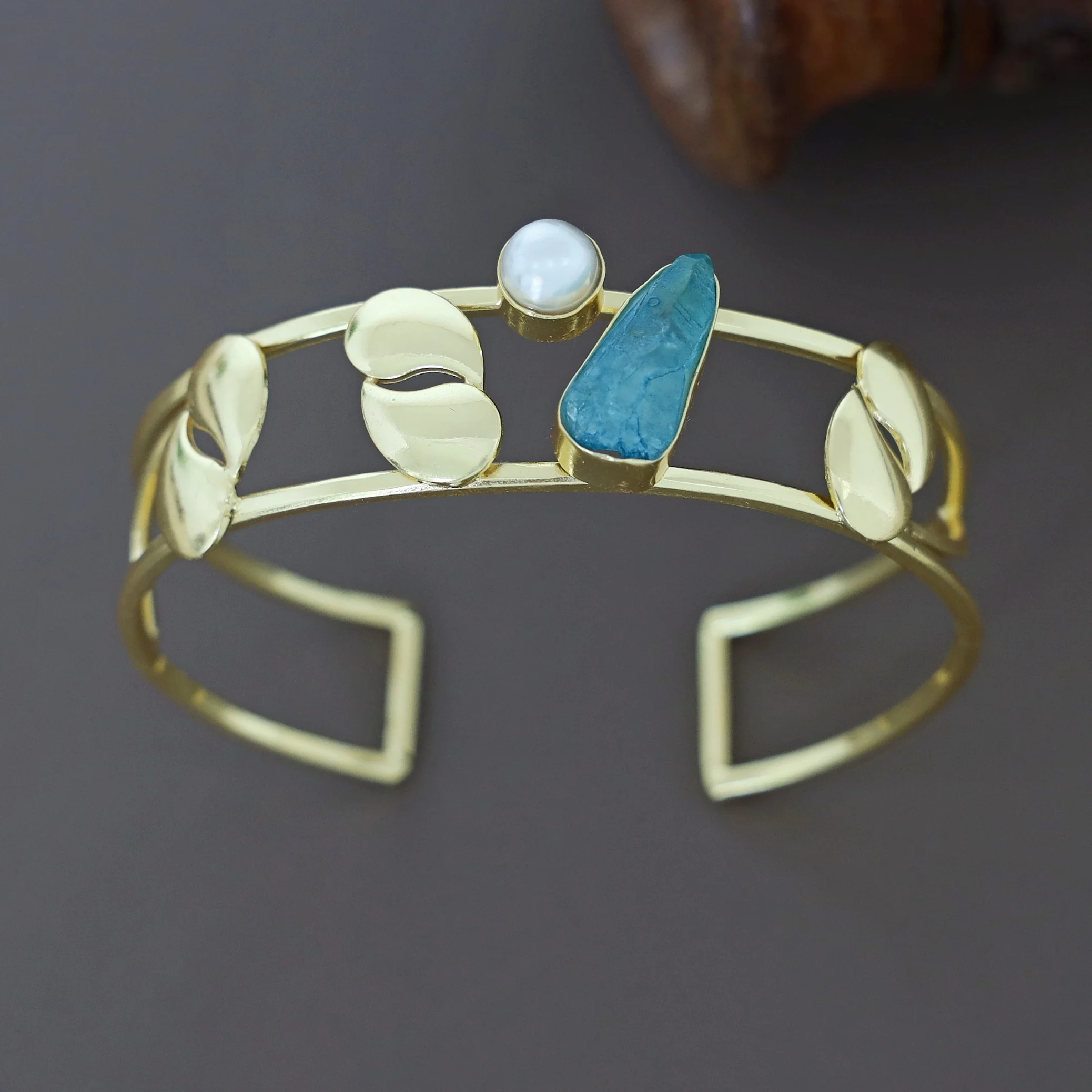 Kashmira Golden Dyed Stone Pearl Bangle - Image 2
