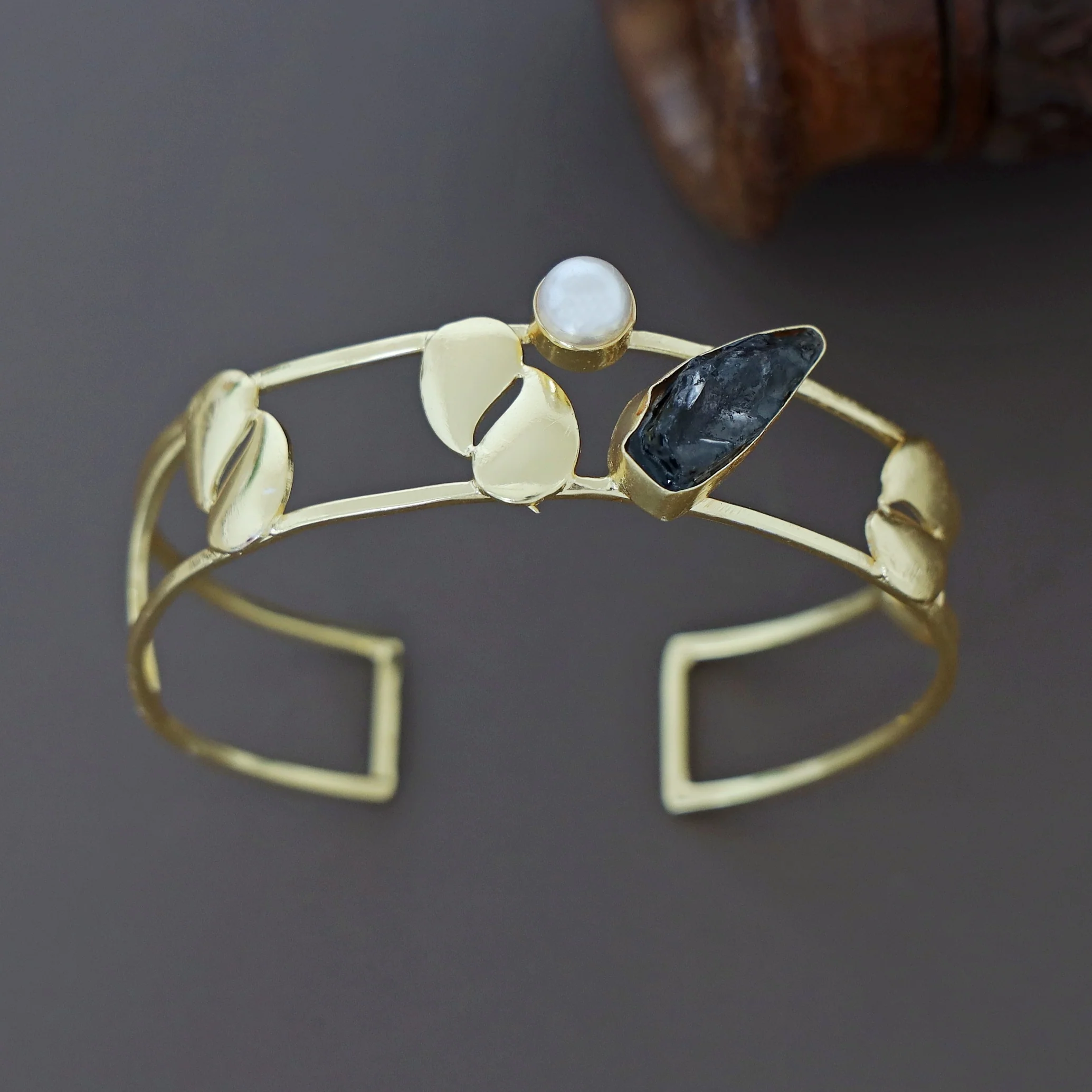 Kashmira Golden Dyed Stone Pearl Bangle - Image 4