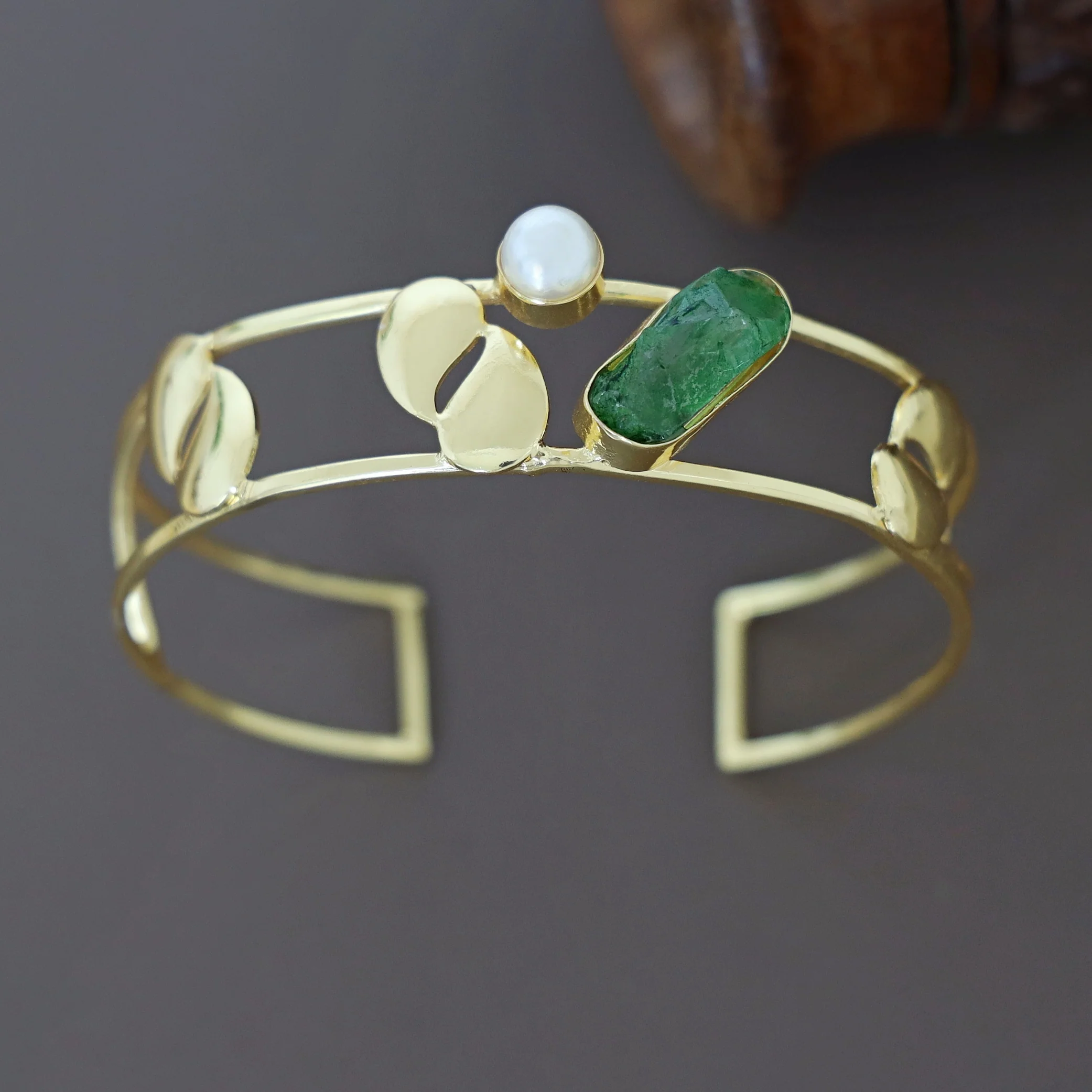 Kashmira Golden Dyed Stone Pearl Bangle - Image 5