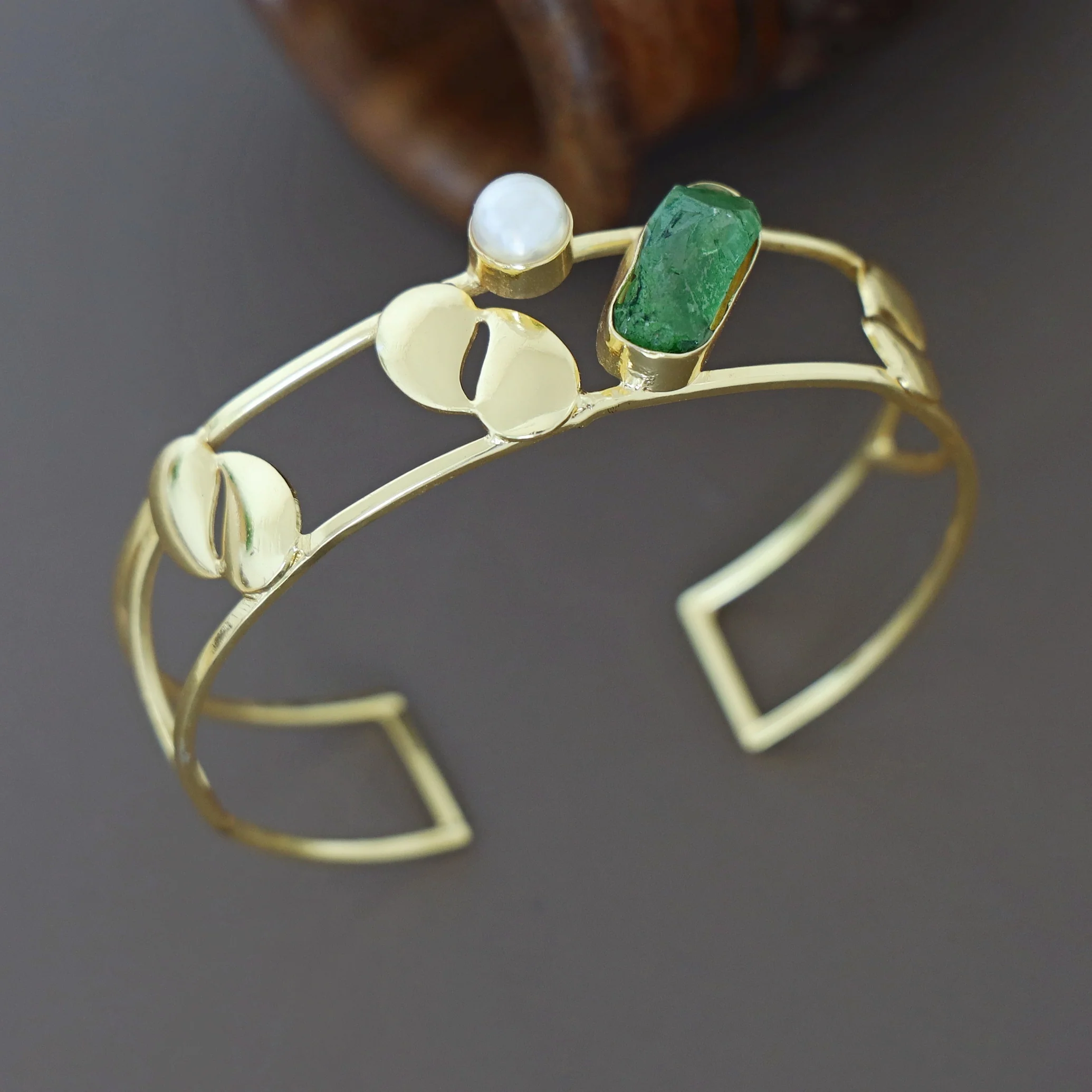 Kashmira Golden Dyed Stone Pearl Bangle - Image 7