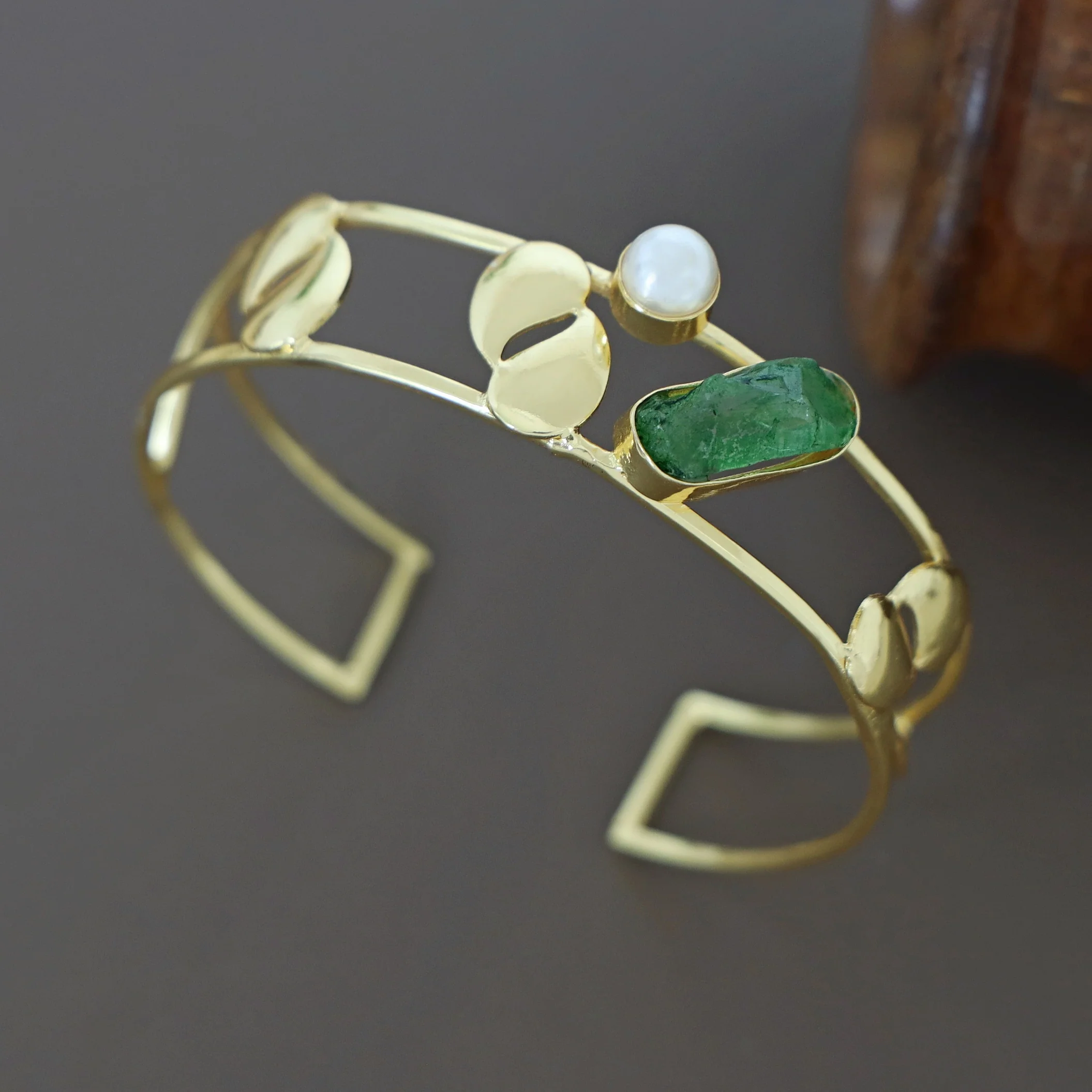 Kashmira Golden Dyed Stone Pearl Bangle - Image 8
