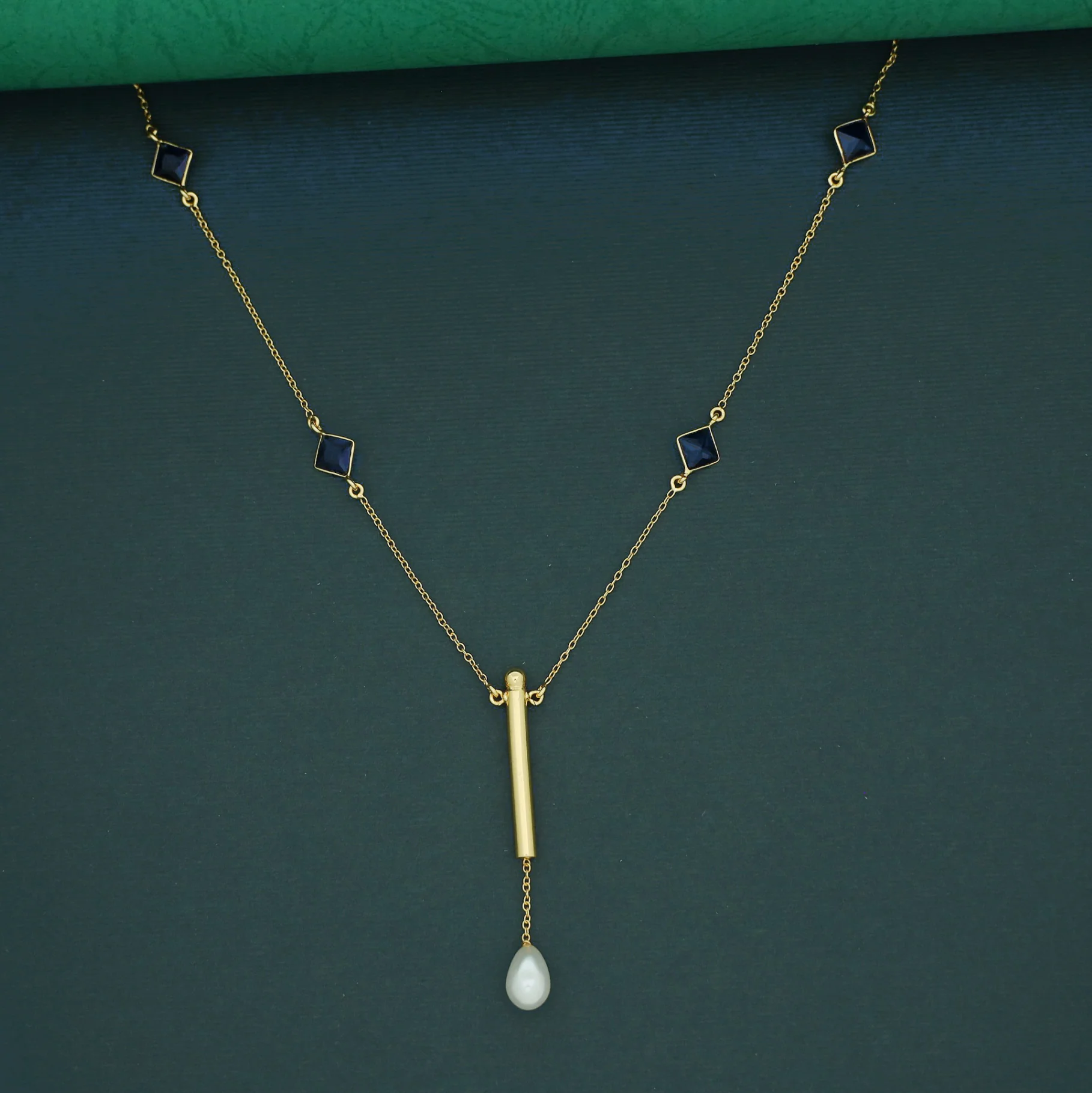 Tetra Glossy Stick Novalta Pearl Neckpiece - Image 4