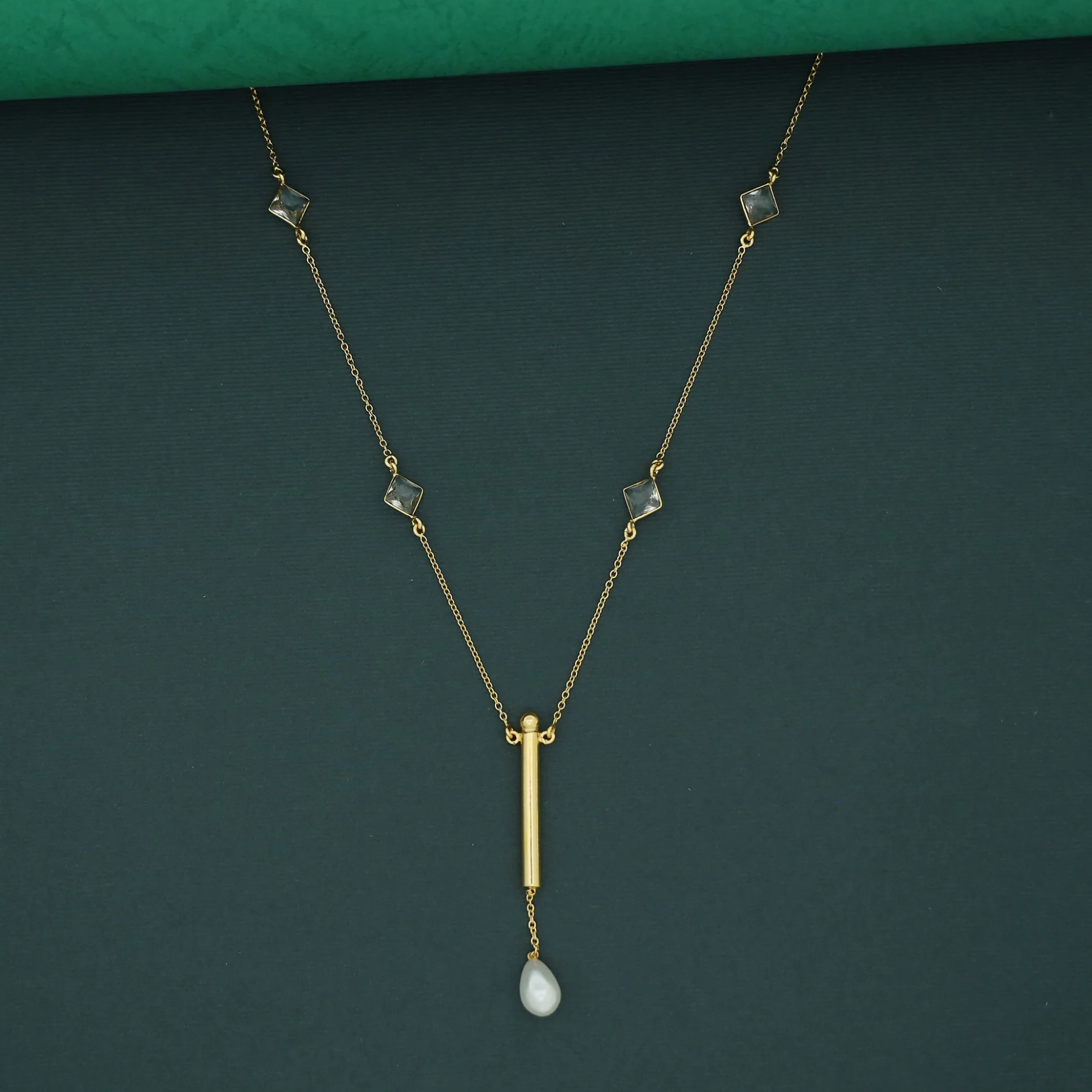 Tetra Glossy Stick Novalta Pearl Neckpiece - Image 5