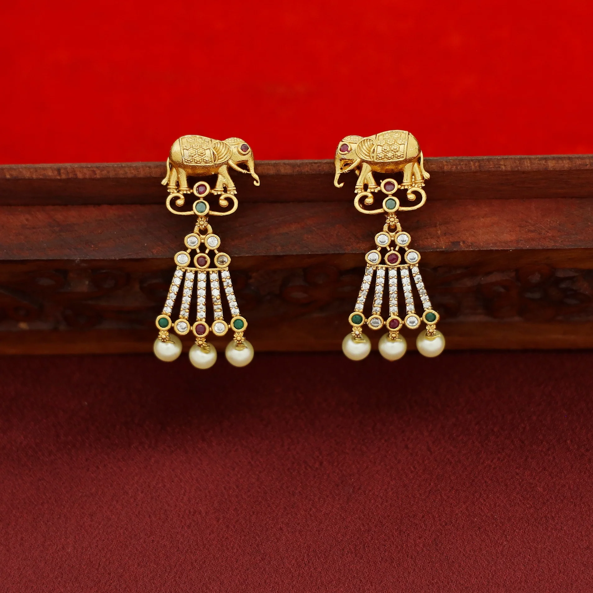 Kaveri Gajavanthi Pearl Short Neckpiece With Earring - Image 4