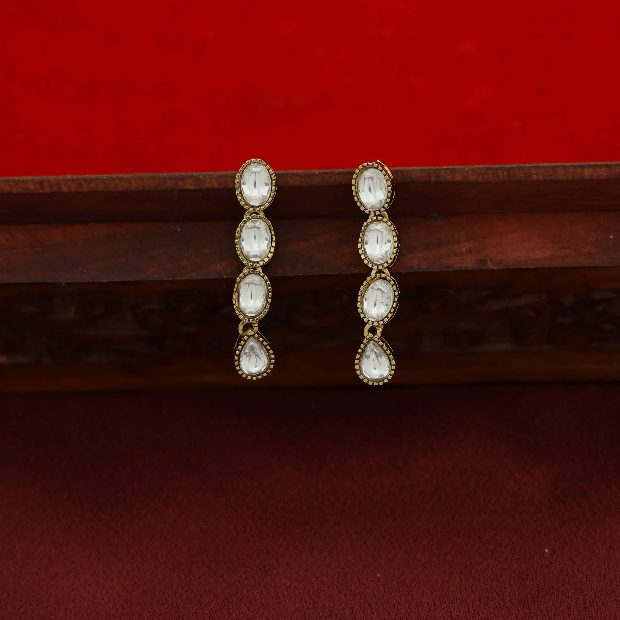 Kavya Oval Drop Short Neckpiece With Earring - Image 4