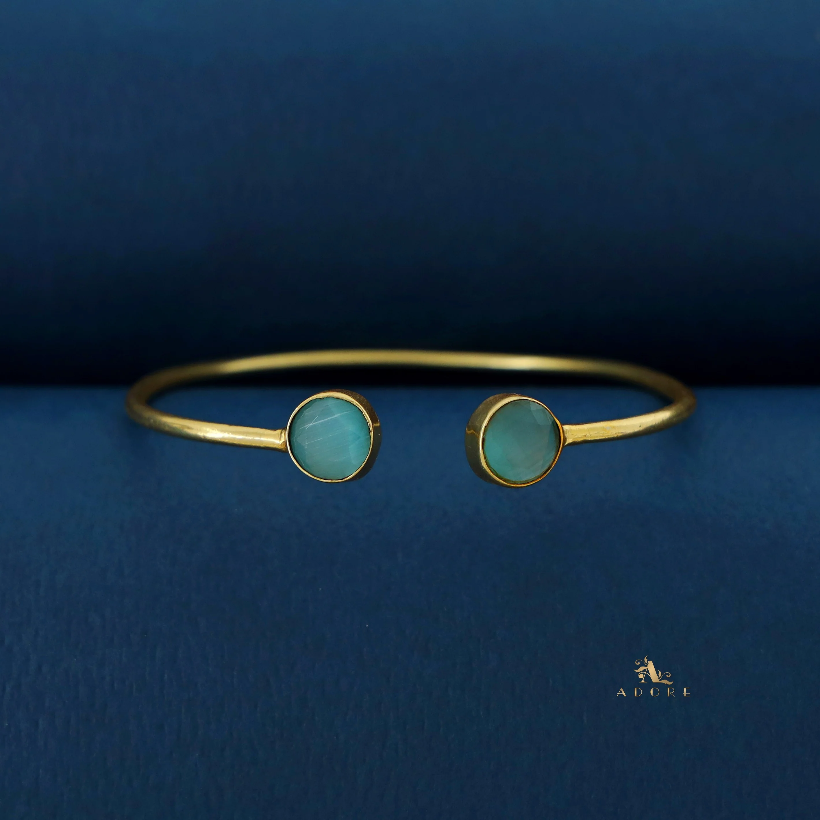 Kelvira Round Glossy Bangle - Image 4