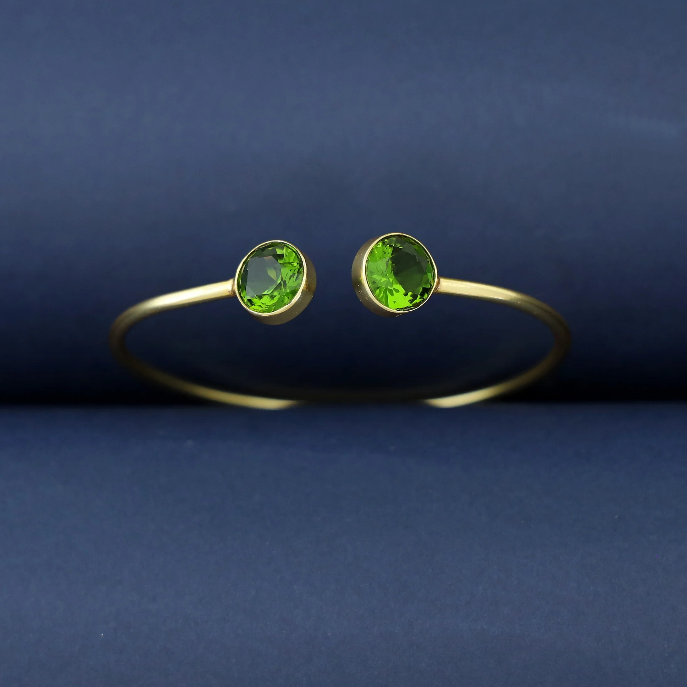 Kelvira Round Glossy Bangle - Image 6
