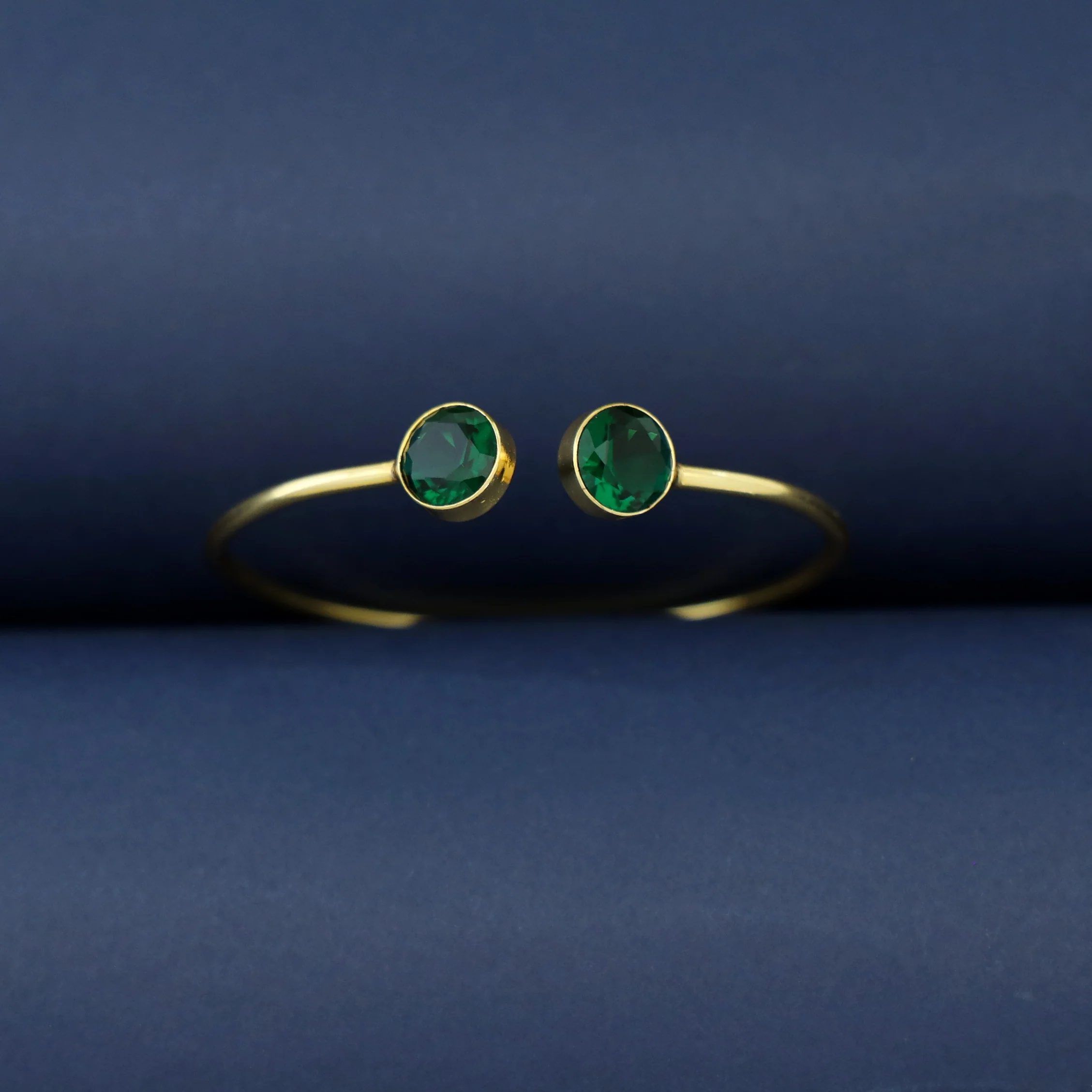 Kelvira Round Glossy Bangle - Image 8