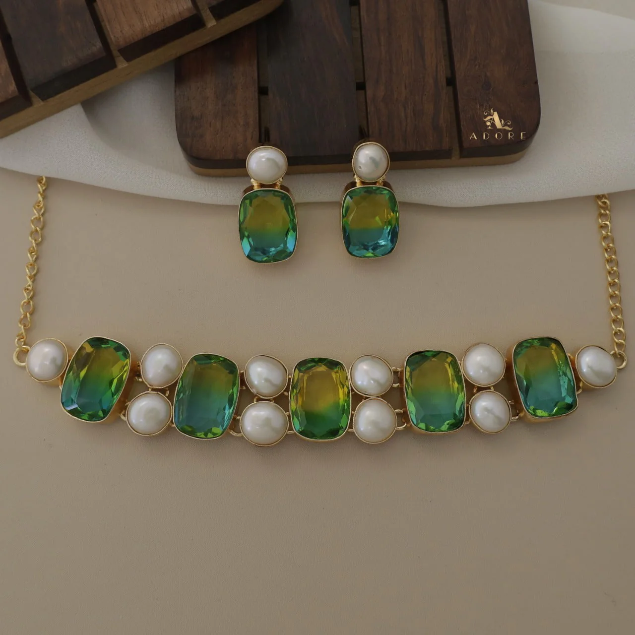 Kerensa Rectangle Glossy Baroque Choker With Earring - Image 11