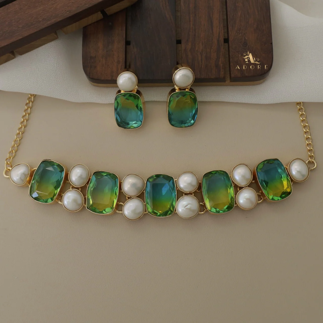 Kerensa Rectangle Glossy Baroque Choker With Earring - Image 4