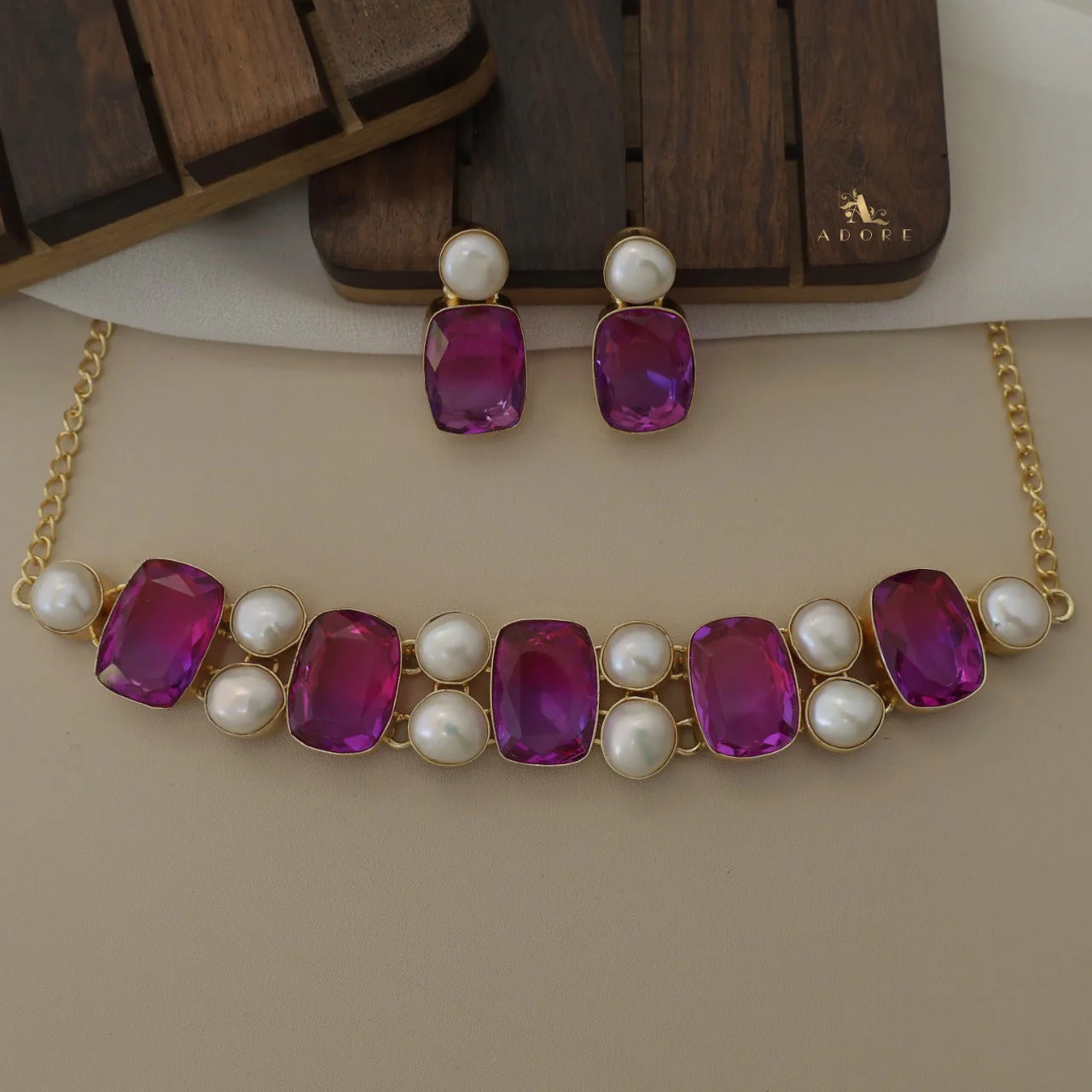 Kerensa Rectangle Glossy Baroque Choker With Earring - Image 9
