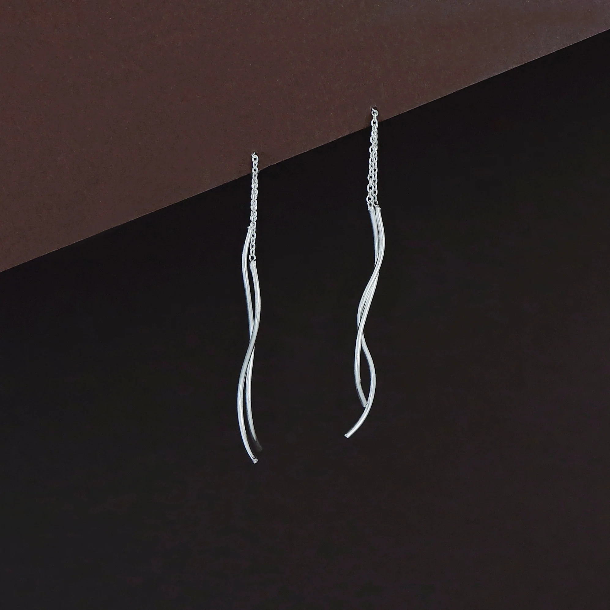 Kireina Curvy Needle And Thread Earring - Image 2