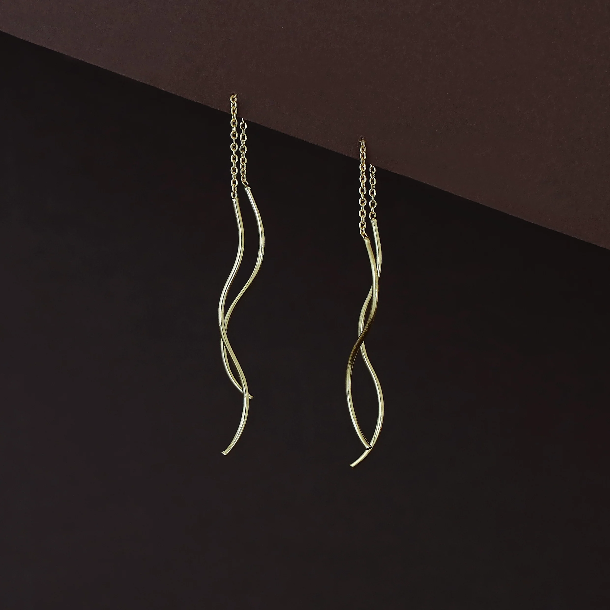 Kireina Curvy Needle And Thread Earring - Image 3