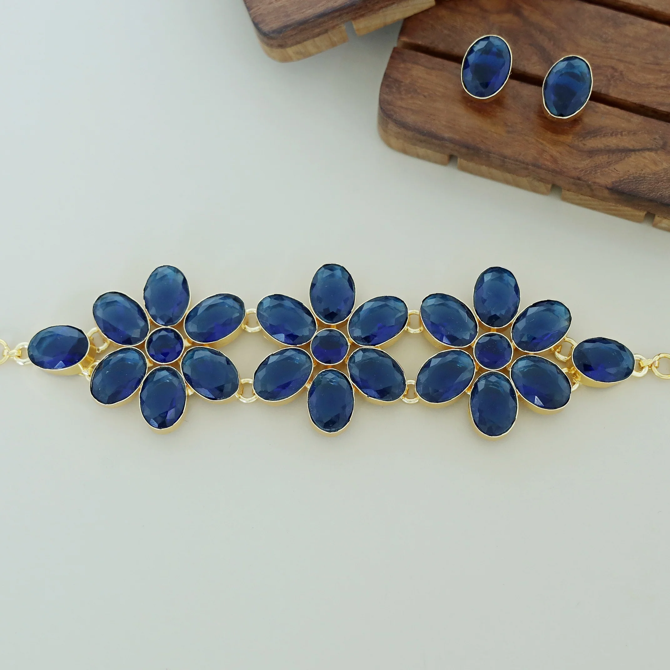 Kirsten Glossy Flower Choker With Stud - Image 5