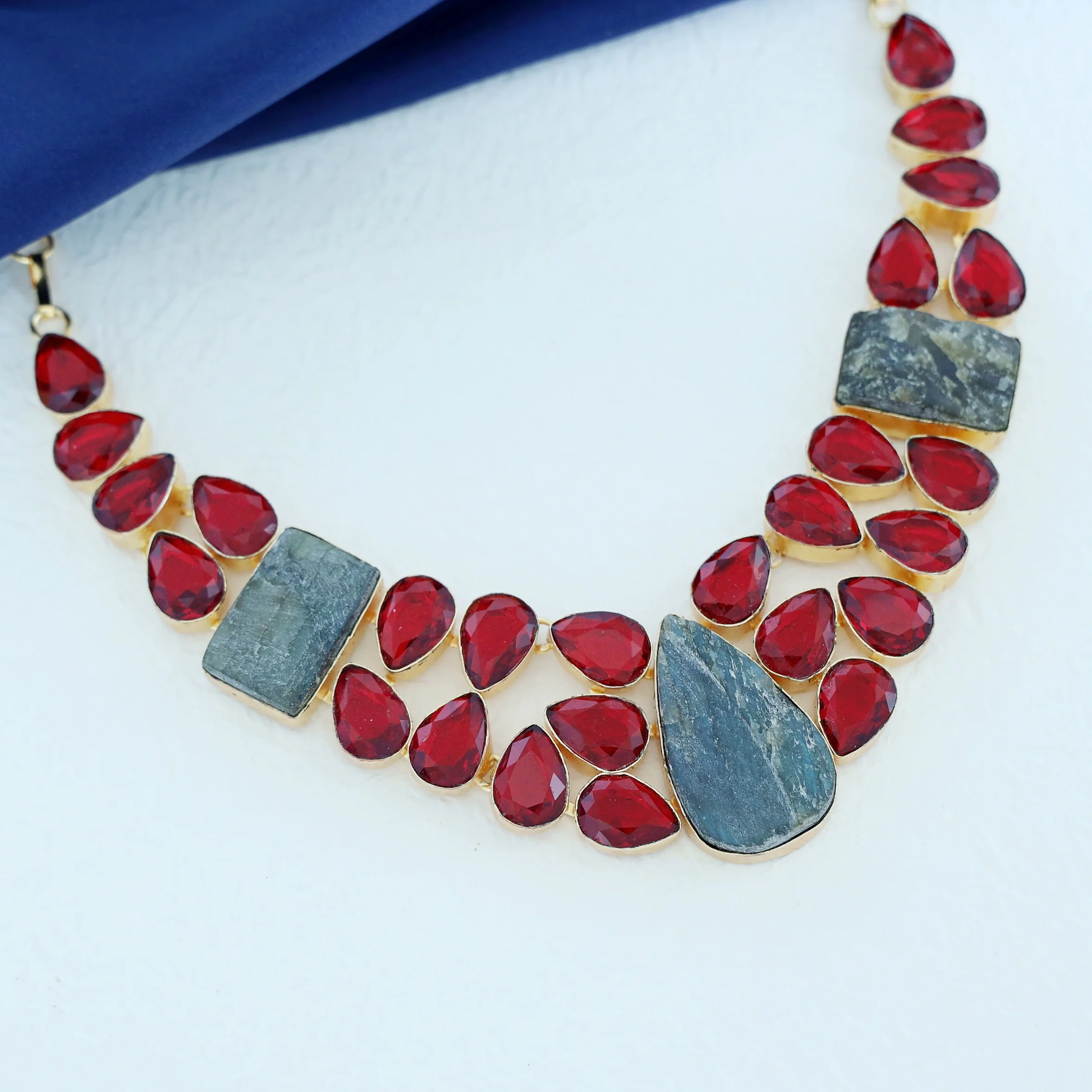 Kish Glossy Neckpiece - Image 2
