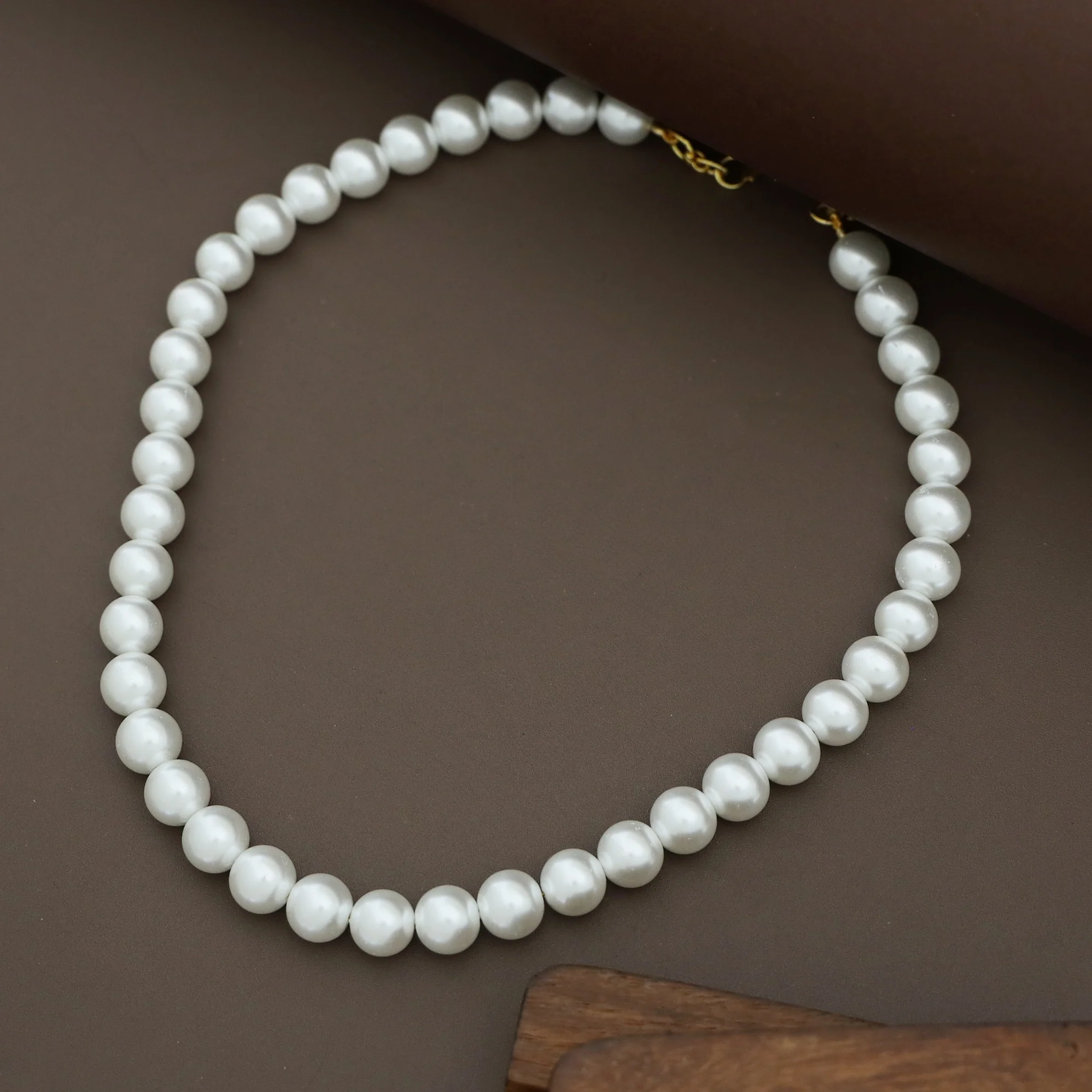 Kiyanna Pearl Neckpiece - Image 3