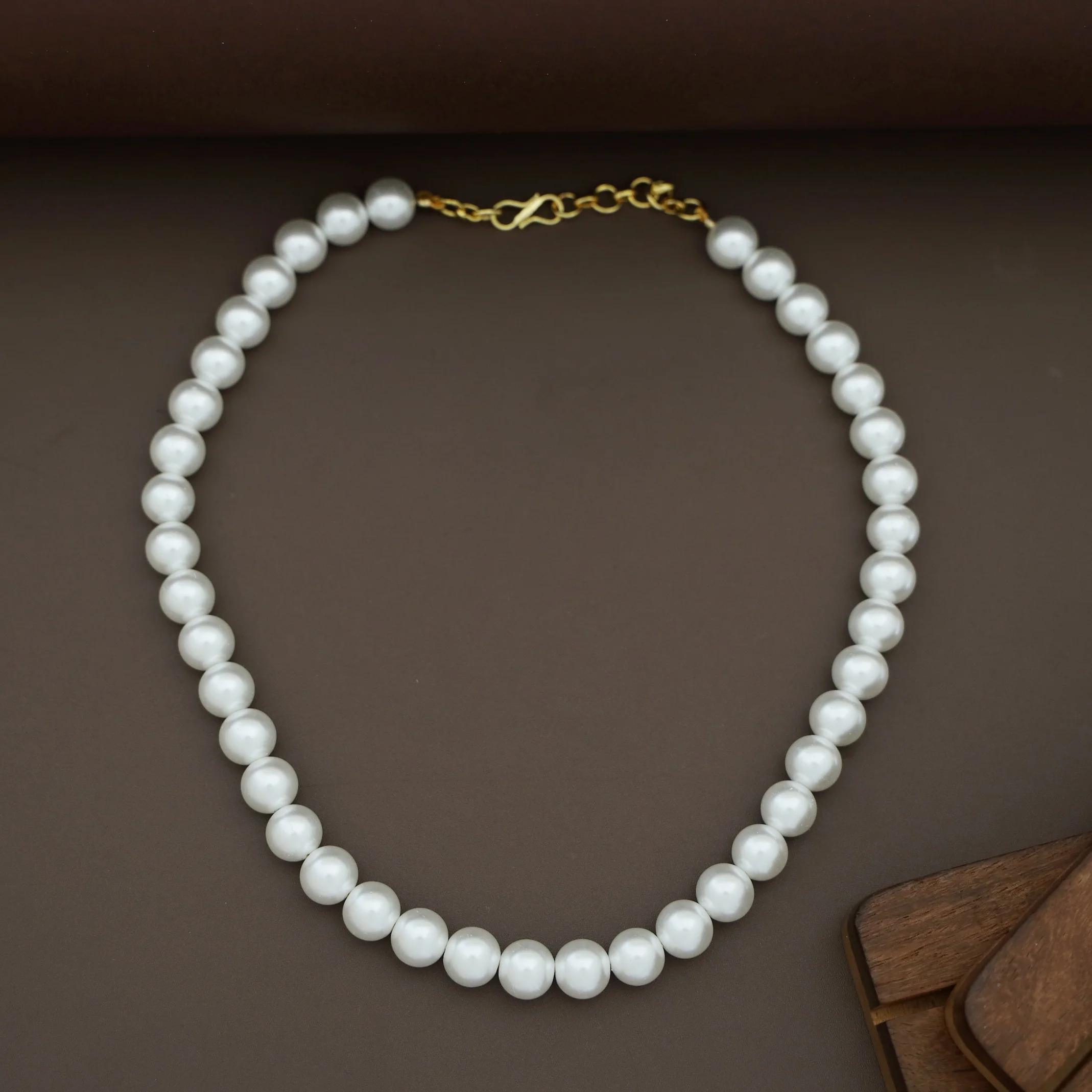 Kiyanna Pearl Neckpiece - Image 5