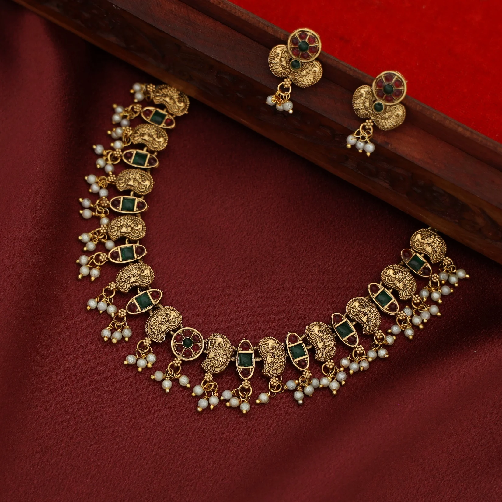 Krishnaveni Mayura Cluster Pearl Short Neckpiece with Stud - Image 2