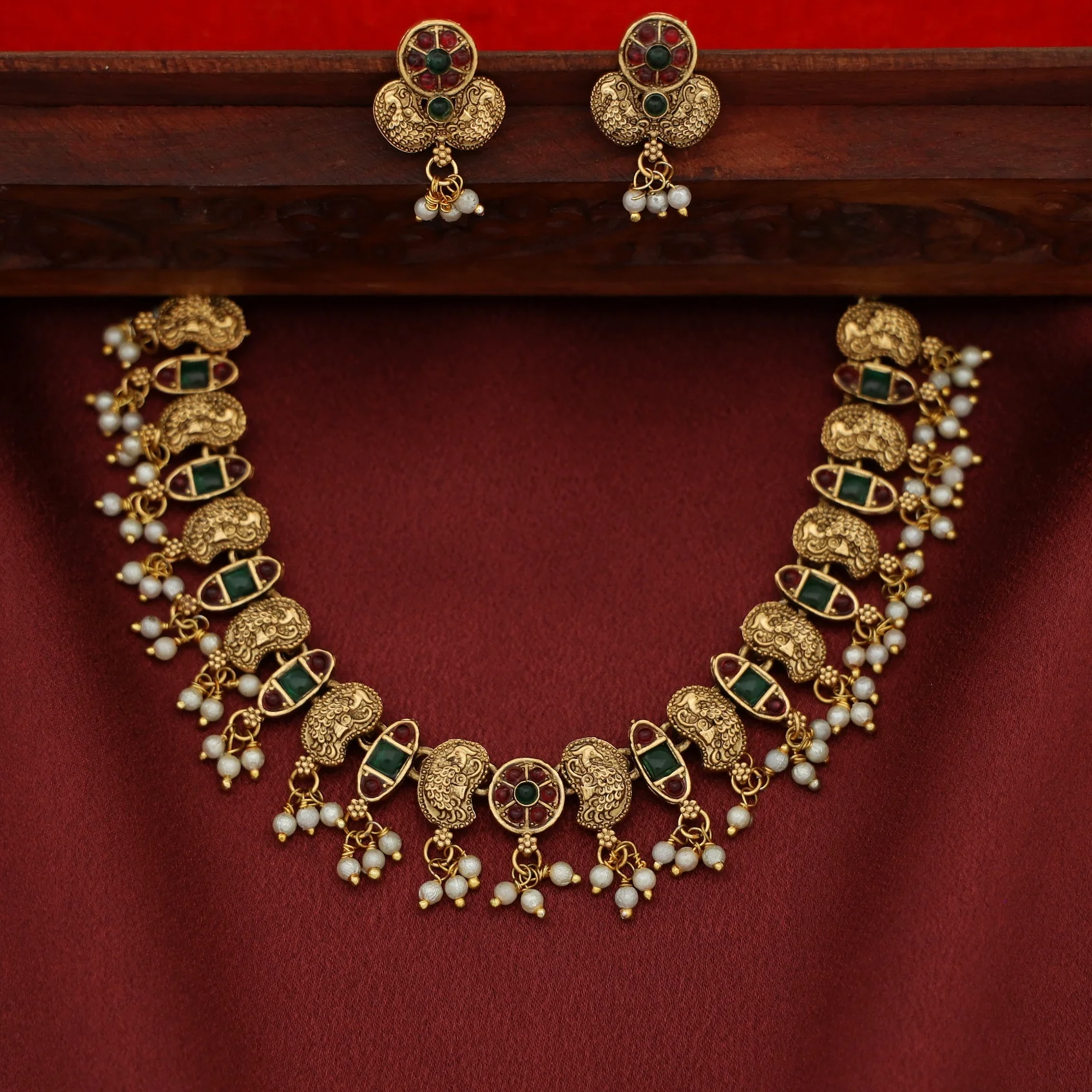 Krishnaveni Mayura Cluster Pearl Short Neckpiece with Stud - Image 3